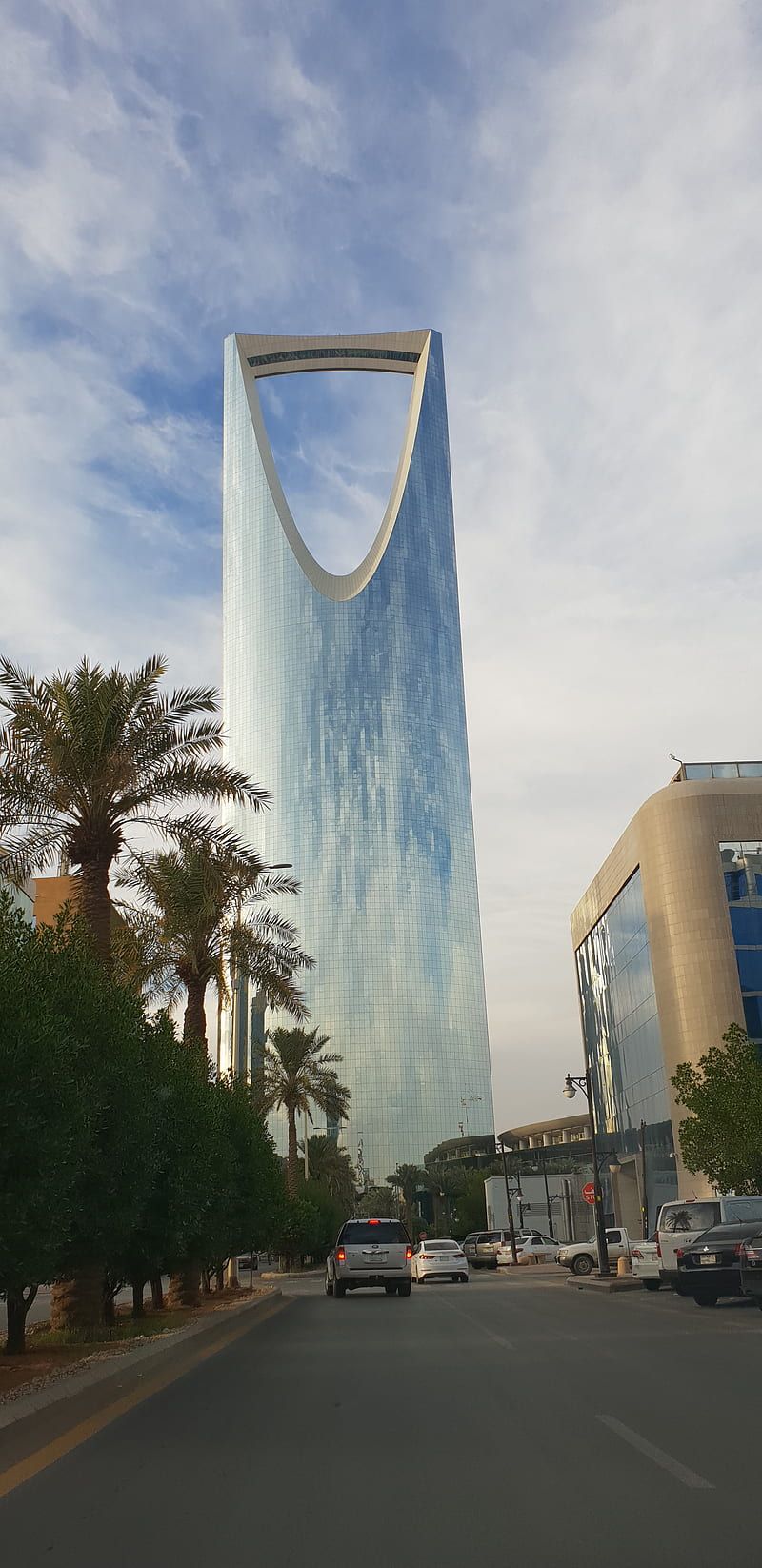 800x1646 4K free download. Kingdom tower, riyadh, saudi arabia, HD phone wallpaper