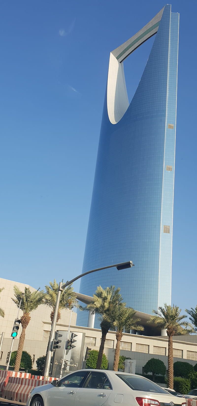 800x1646 Kingdom tower, riyadh, sky, HD phone wallpaper