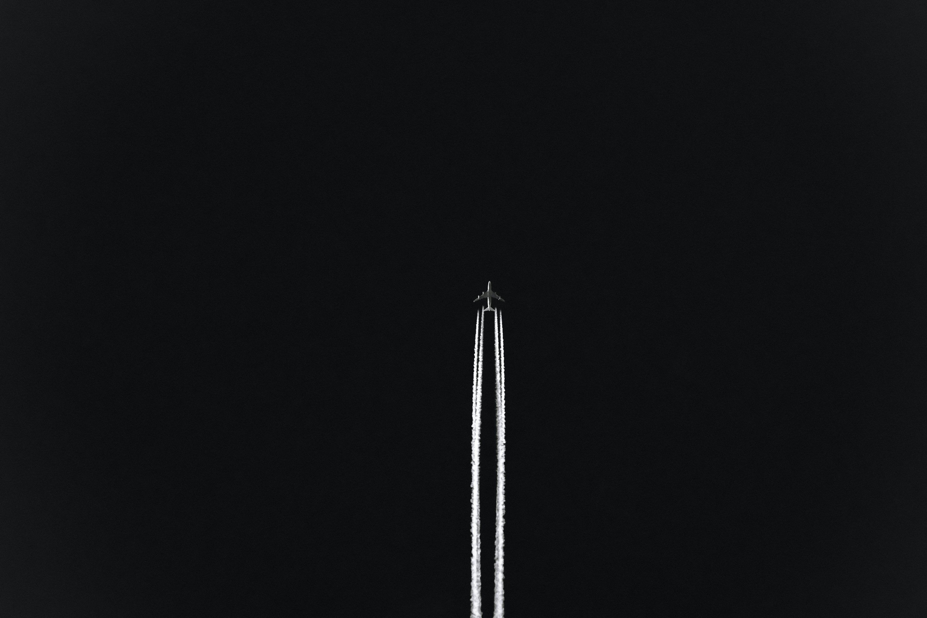 3000x2000 1K+ Dark Plane Picture. Download Free Image