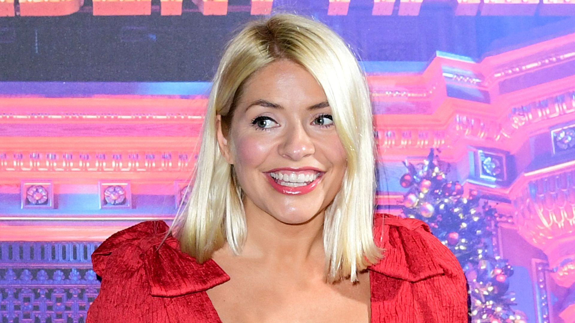 1920x1080 Holly Willoughby shares cosy Christmas photo inside £8m family home. HELLO!