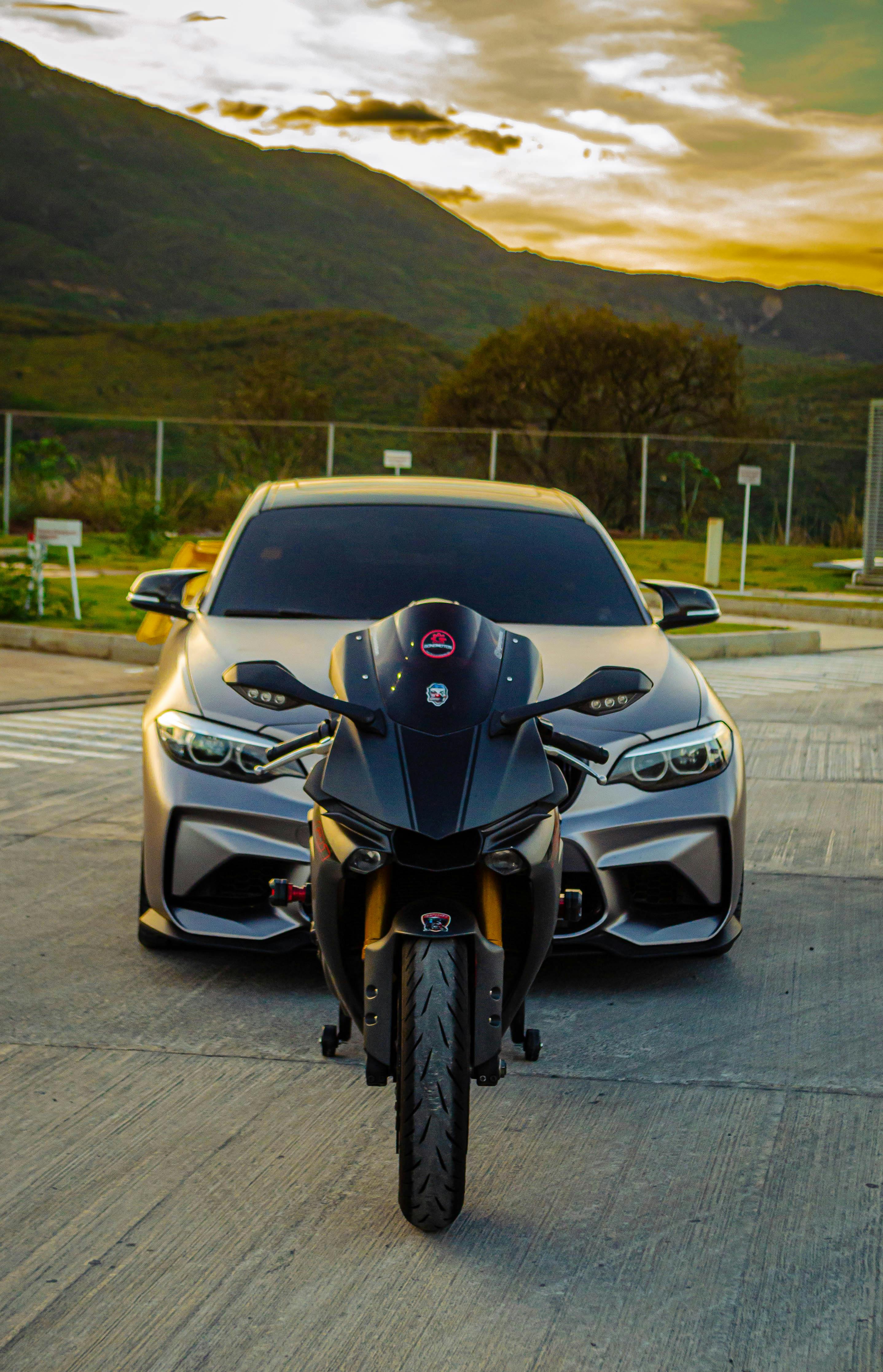 2875x4466 Yamaha Motorbike and BMW Sports Car behind · Free