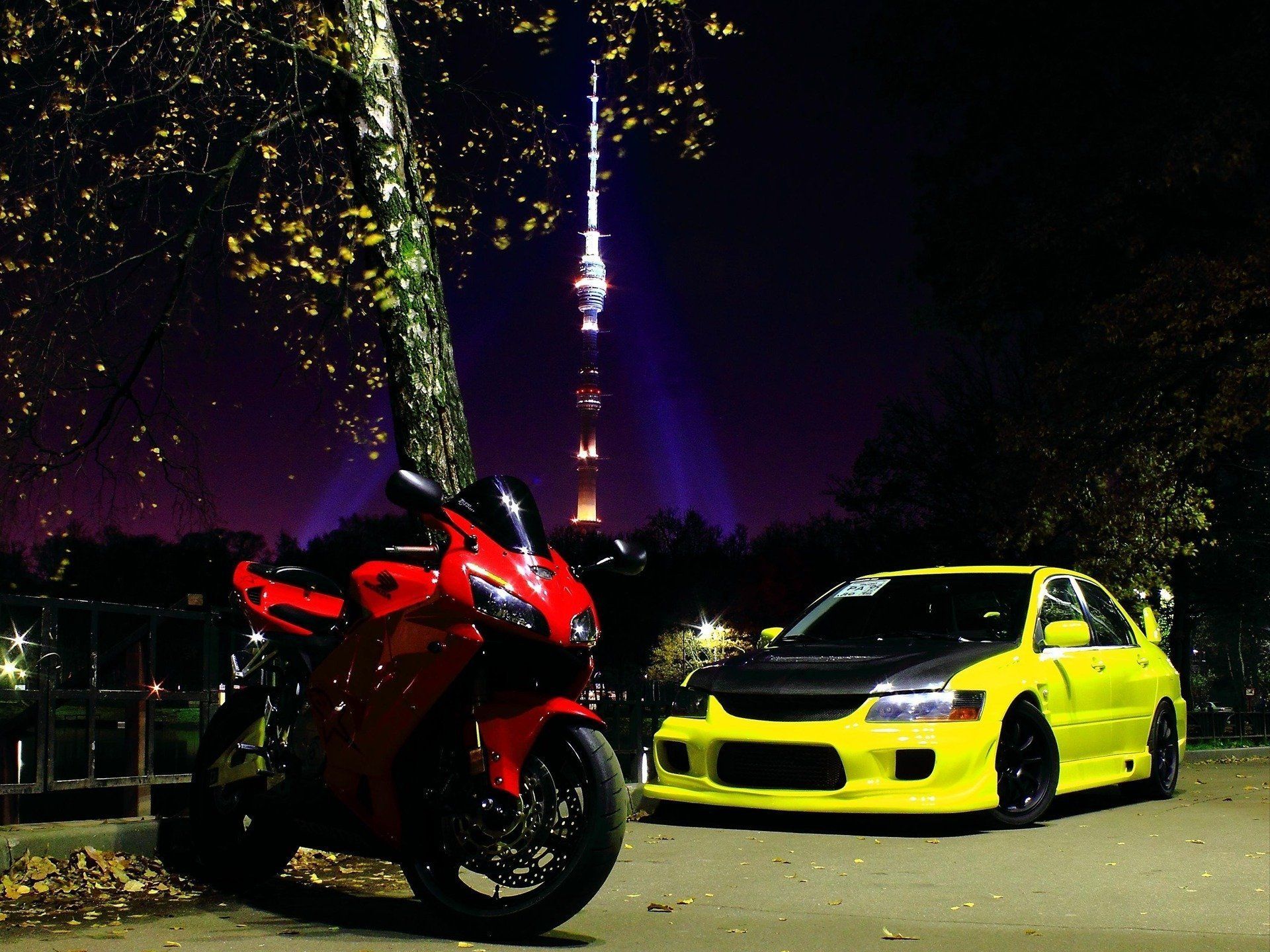 1920x1440 Honda Night Ride: Stunning Car & Motorcycle HD Wallpaper