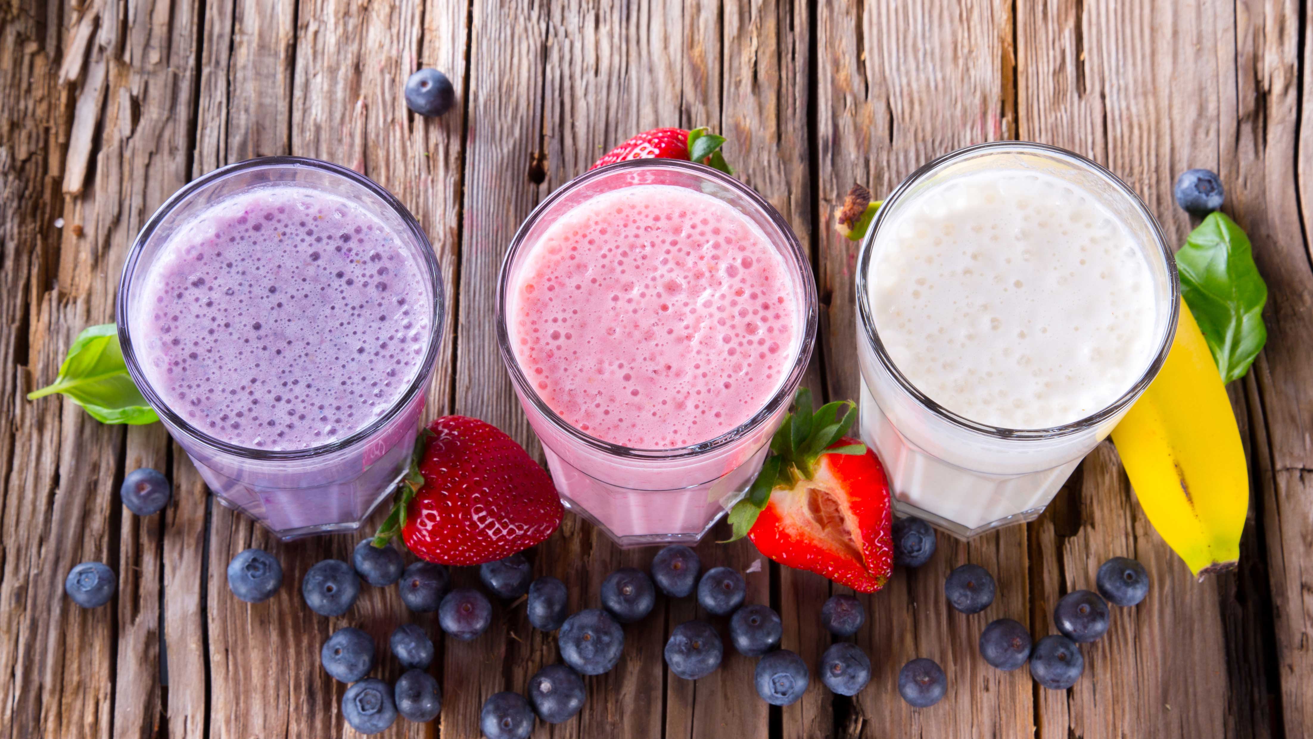 4408x2484 Satisfying Summer Fruit Smoothies Blueberry, Strawberry and Banana