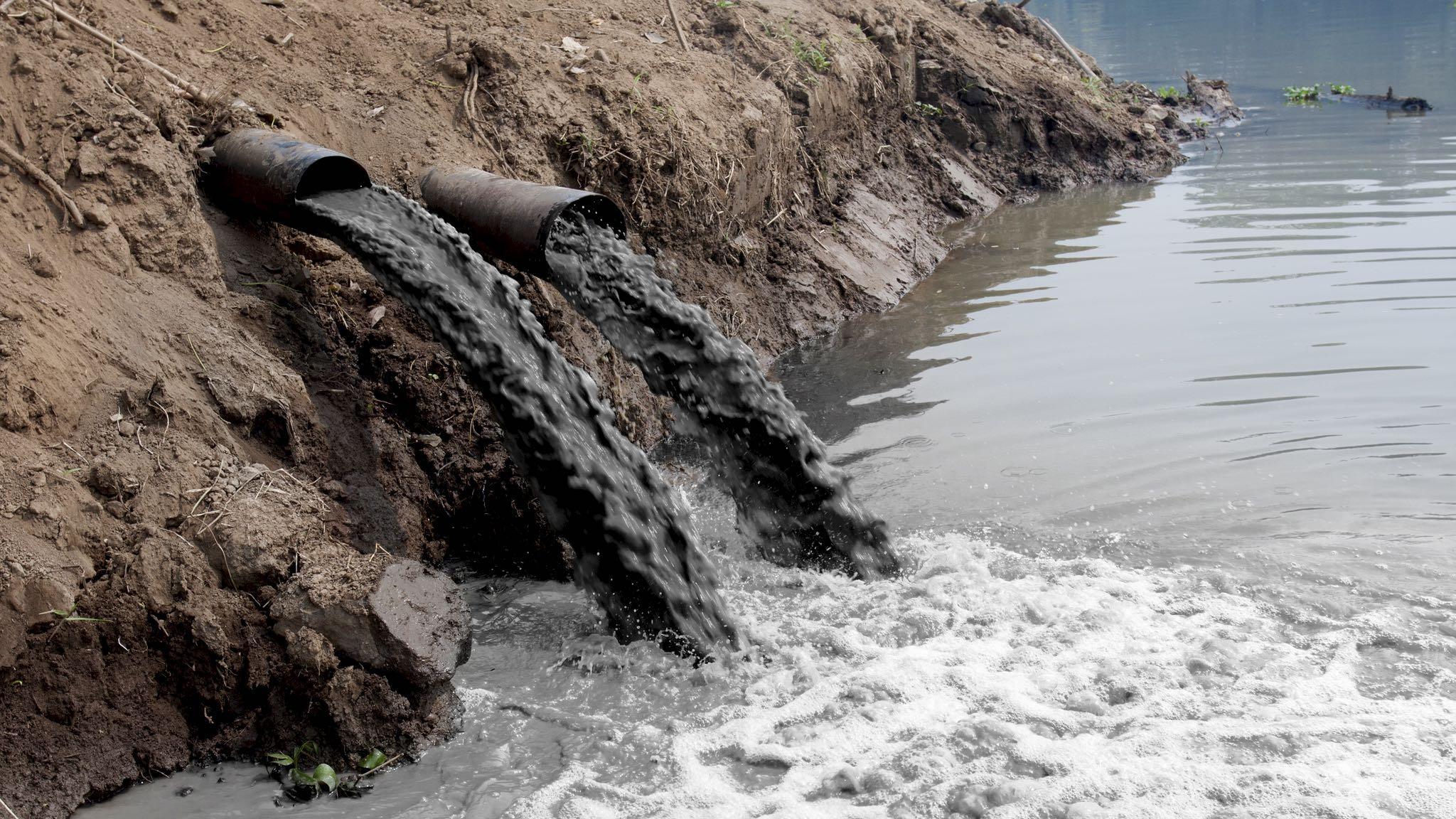 2048x1152 Water Pollution Wallpaper