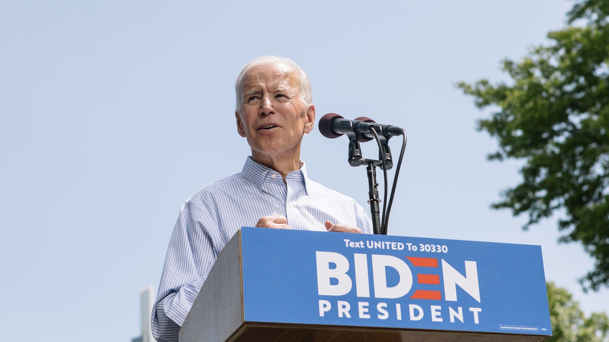 2560x1440 Joe Biden Tells 10 Year Old Girl: 'I'll Bet You're As Bright As
