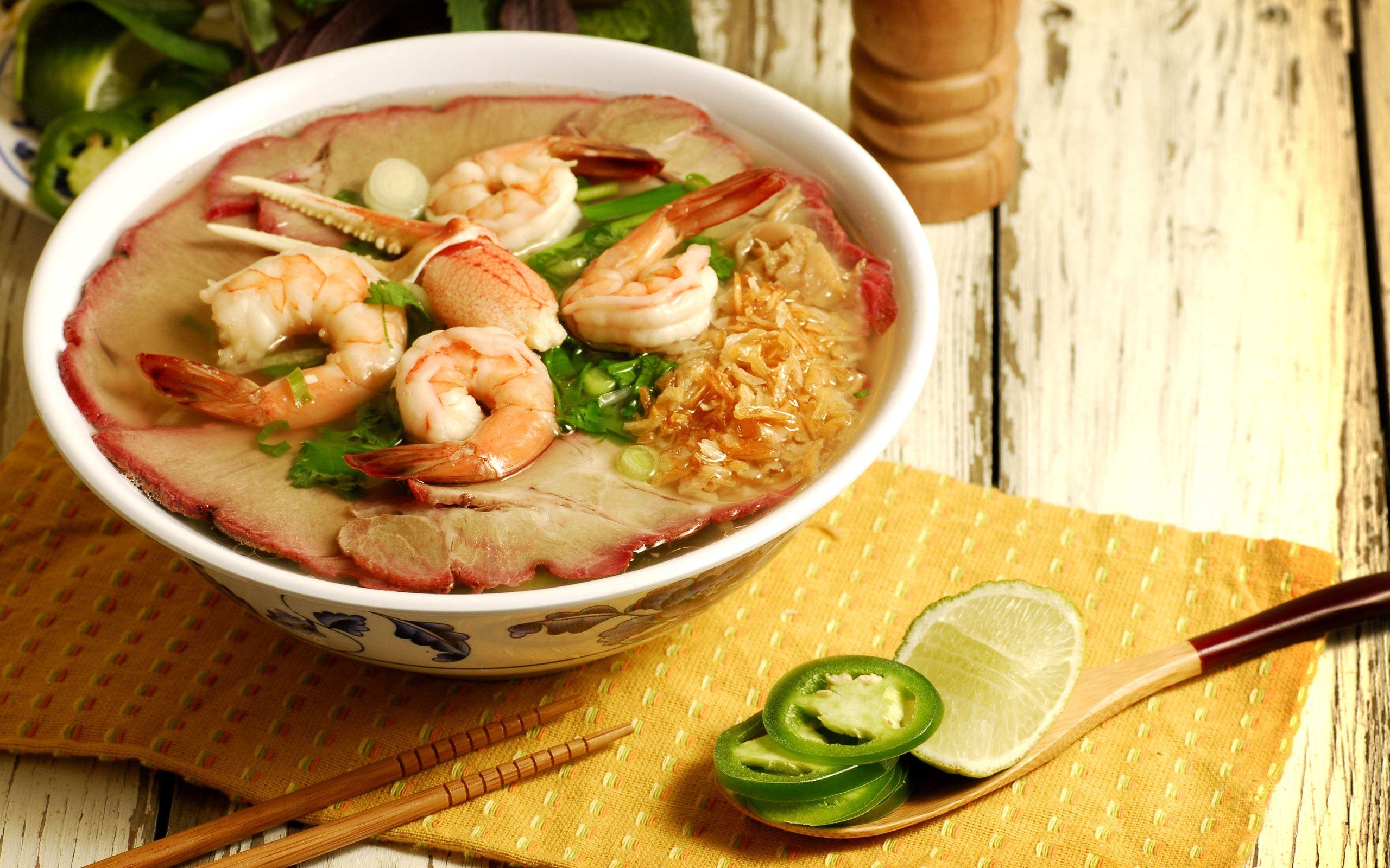 2560x1600 A Bowl Of Soup With Shrimps And Seafood On The Table Soup