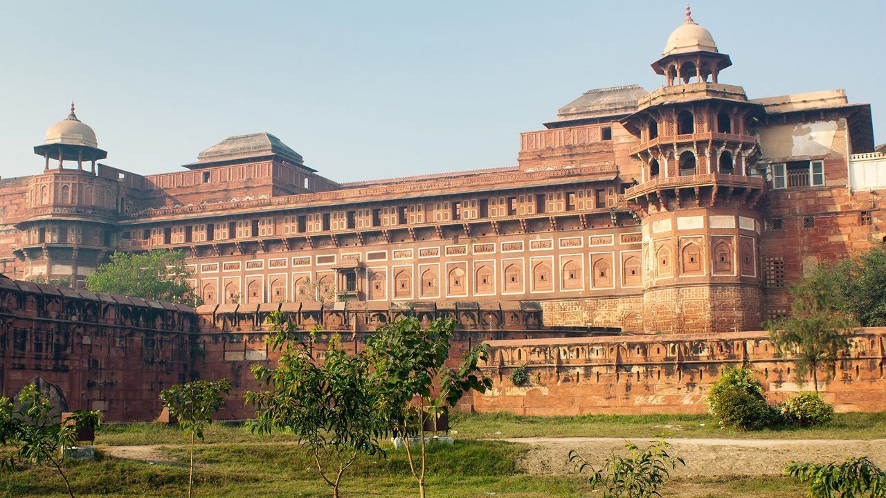 1280x720 Agra Fort: Mughal Majesty