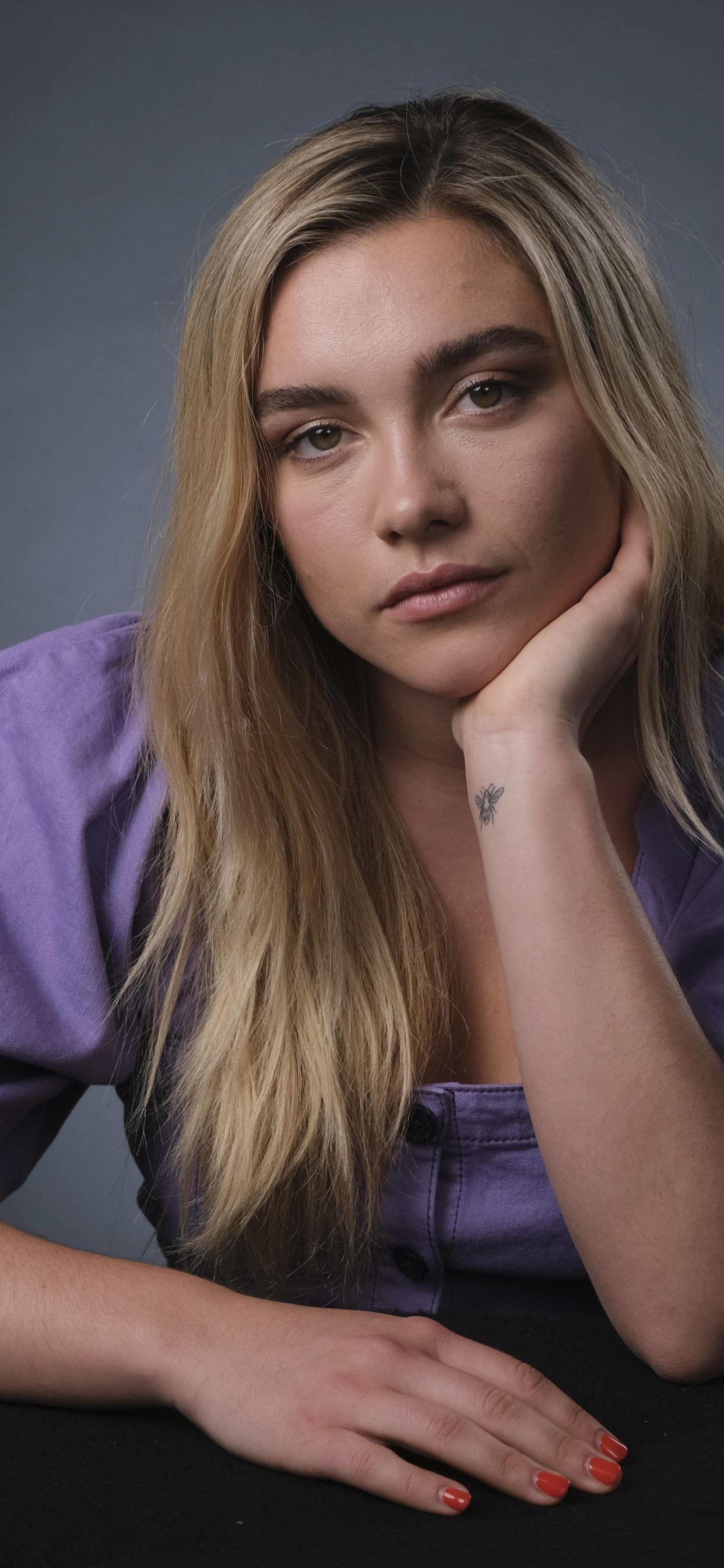 1242x2688 Florence Pugh Wallpaper