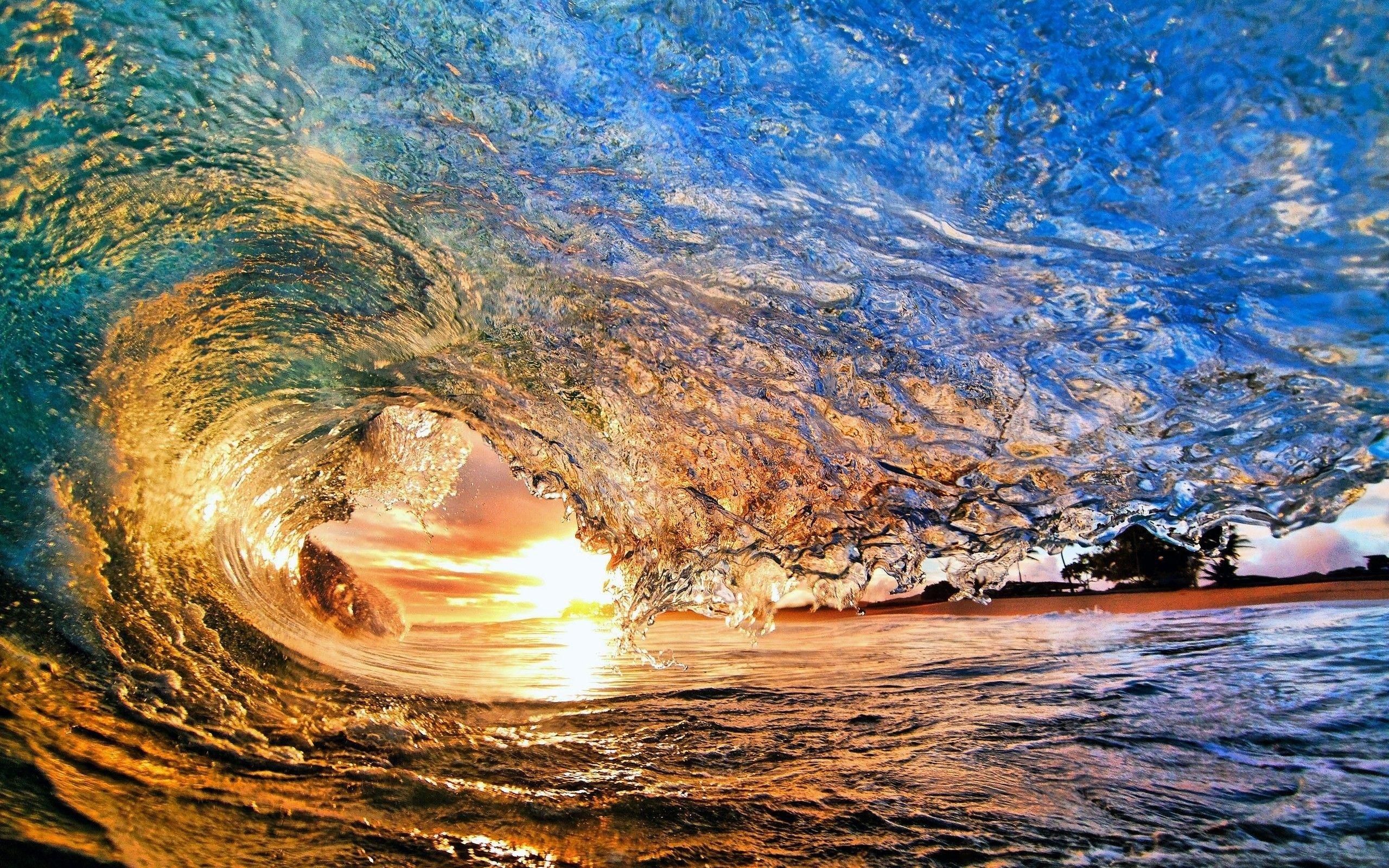 2560x1600 Beach Wave Wallpaper