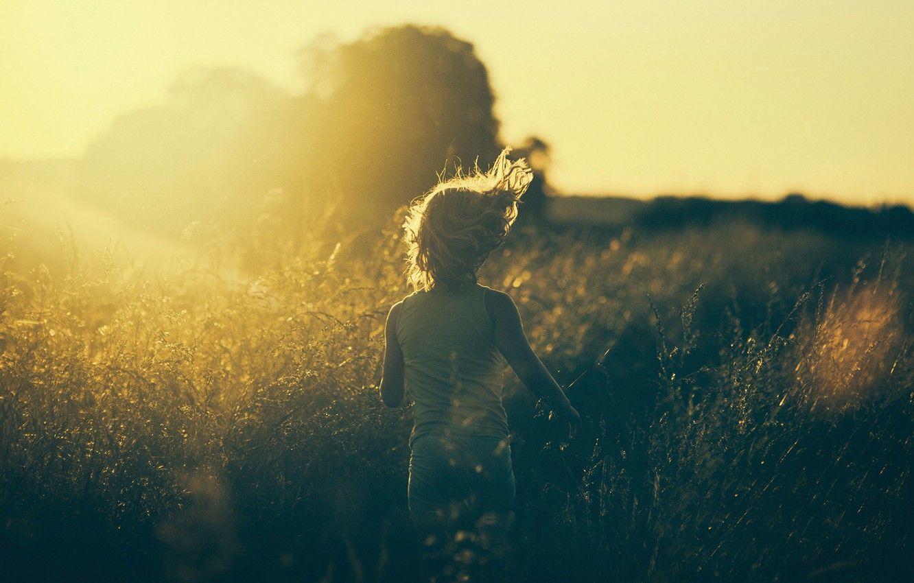 1332x850 Wallpaper grass, the sun, photo, running, girl, vintage image