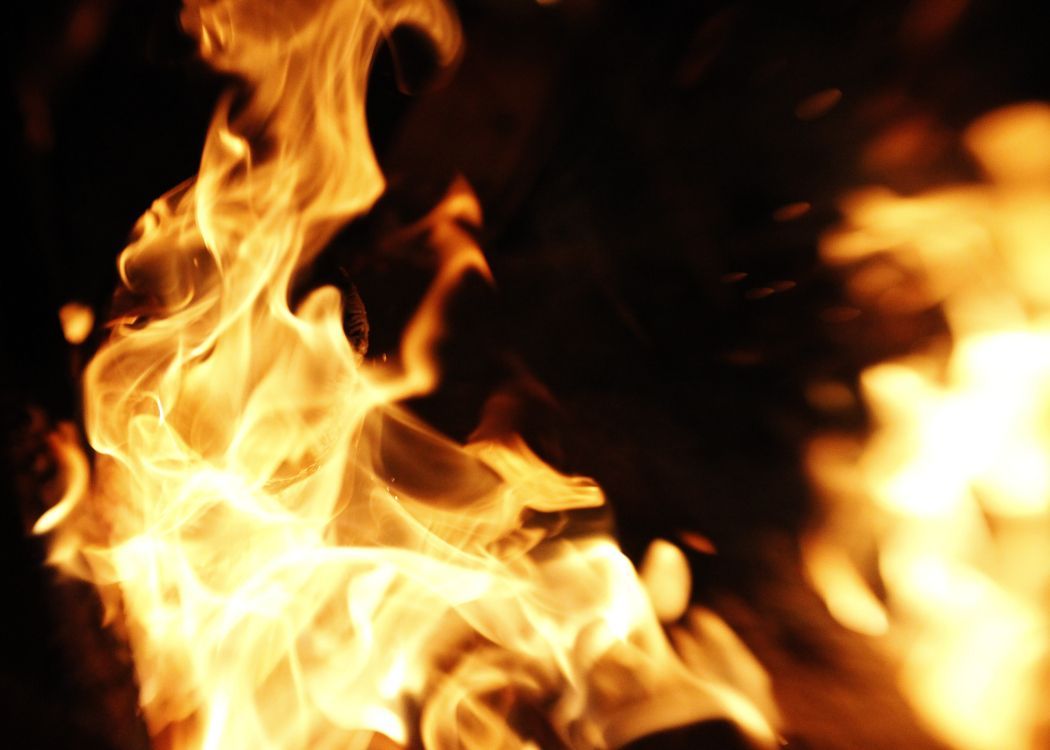 1050x750 Wallpaper Fire in Close up Photography, Background Free Image