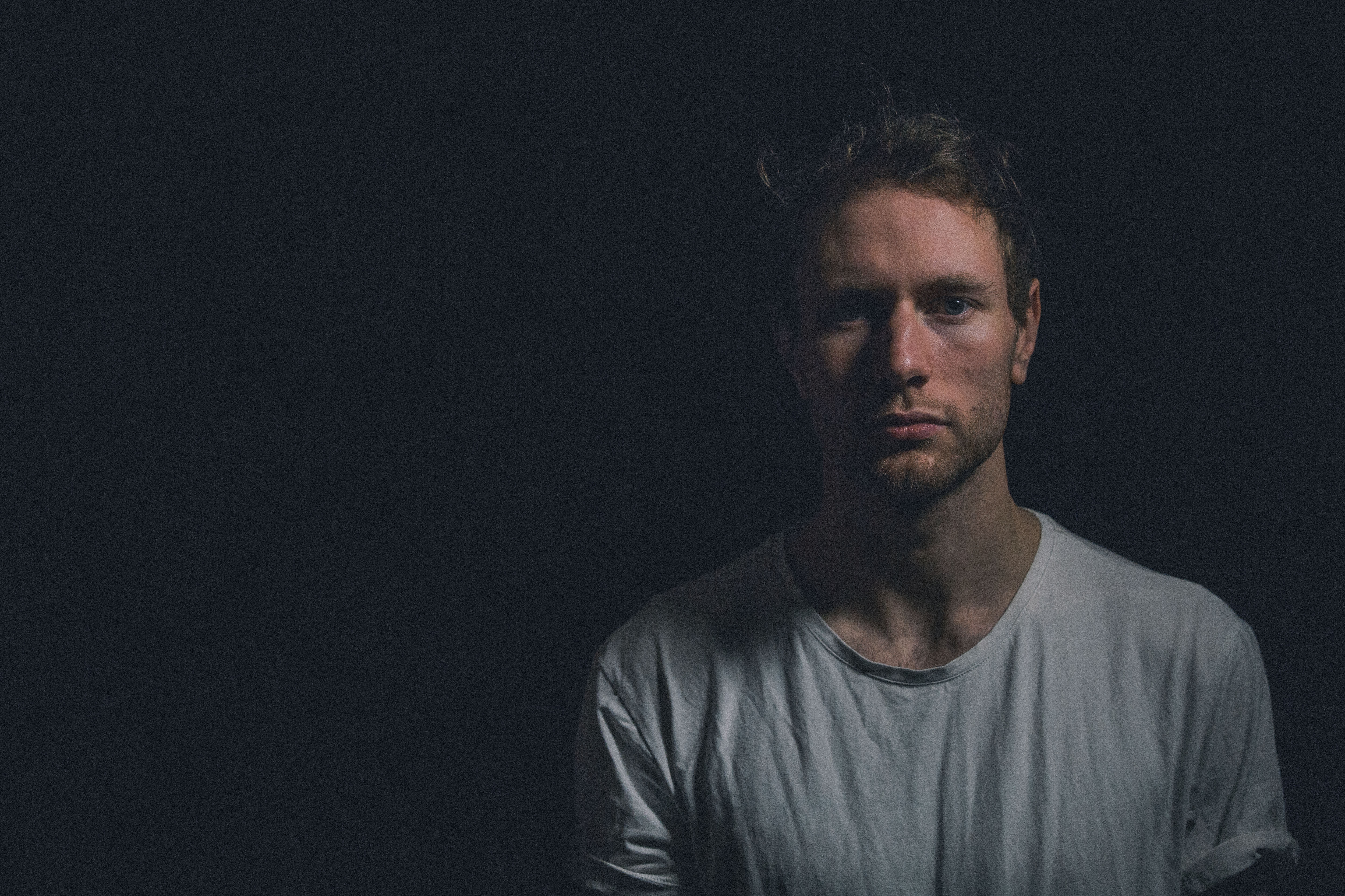 5760x3840 Novo Amor reinterprets the Selkie legend with music video for Anchor