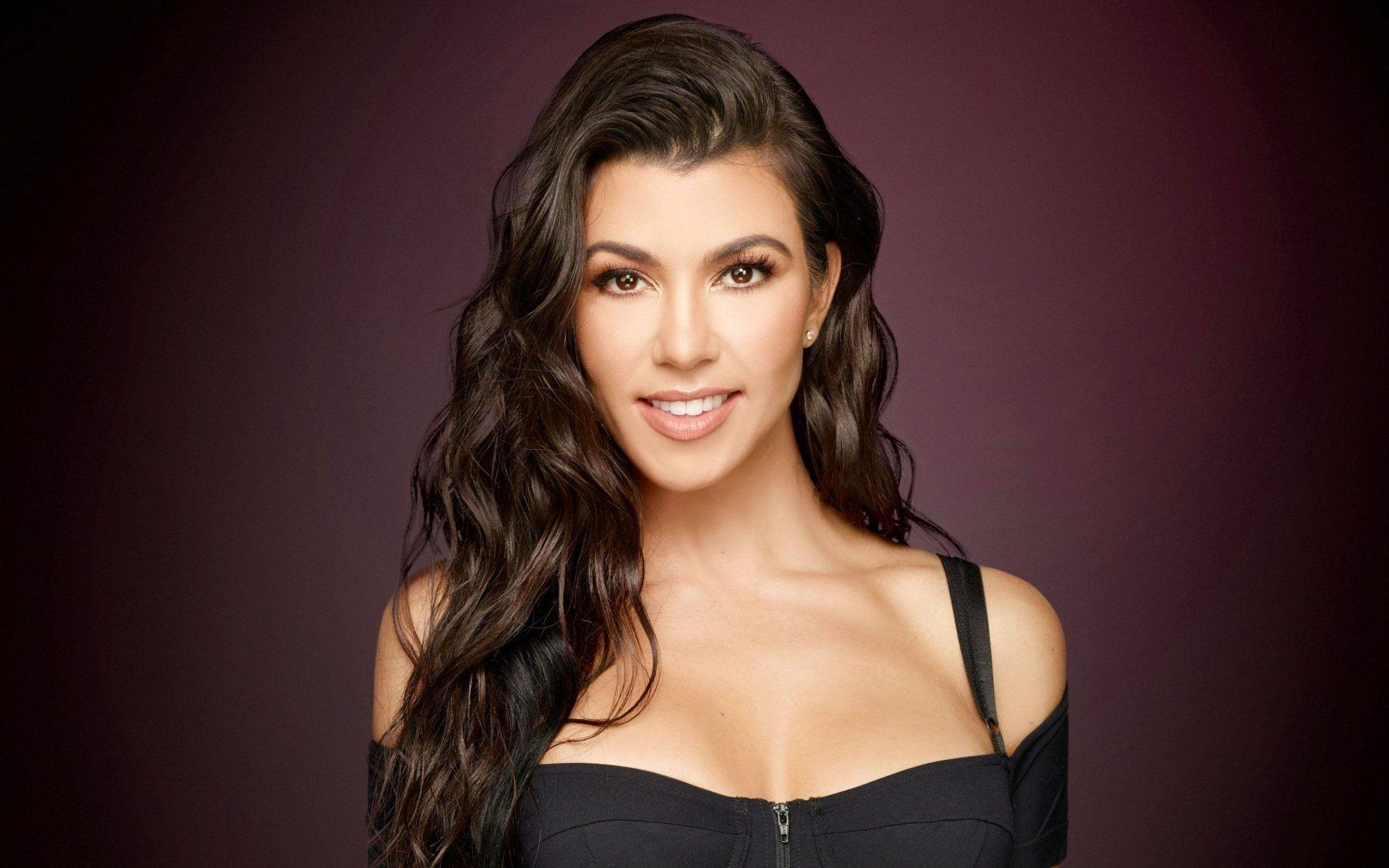 1800x1125 Kourtney Kardashian HD