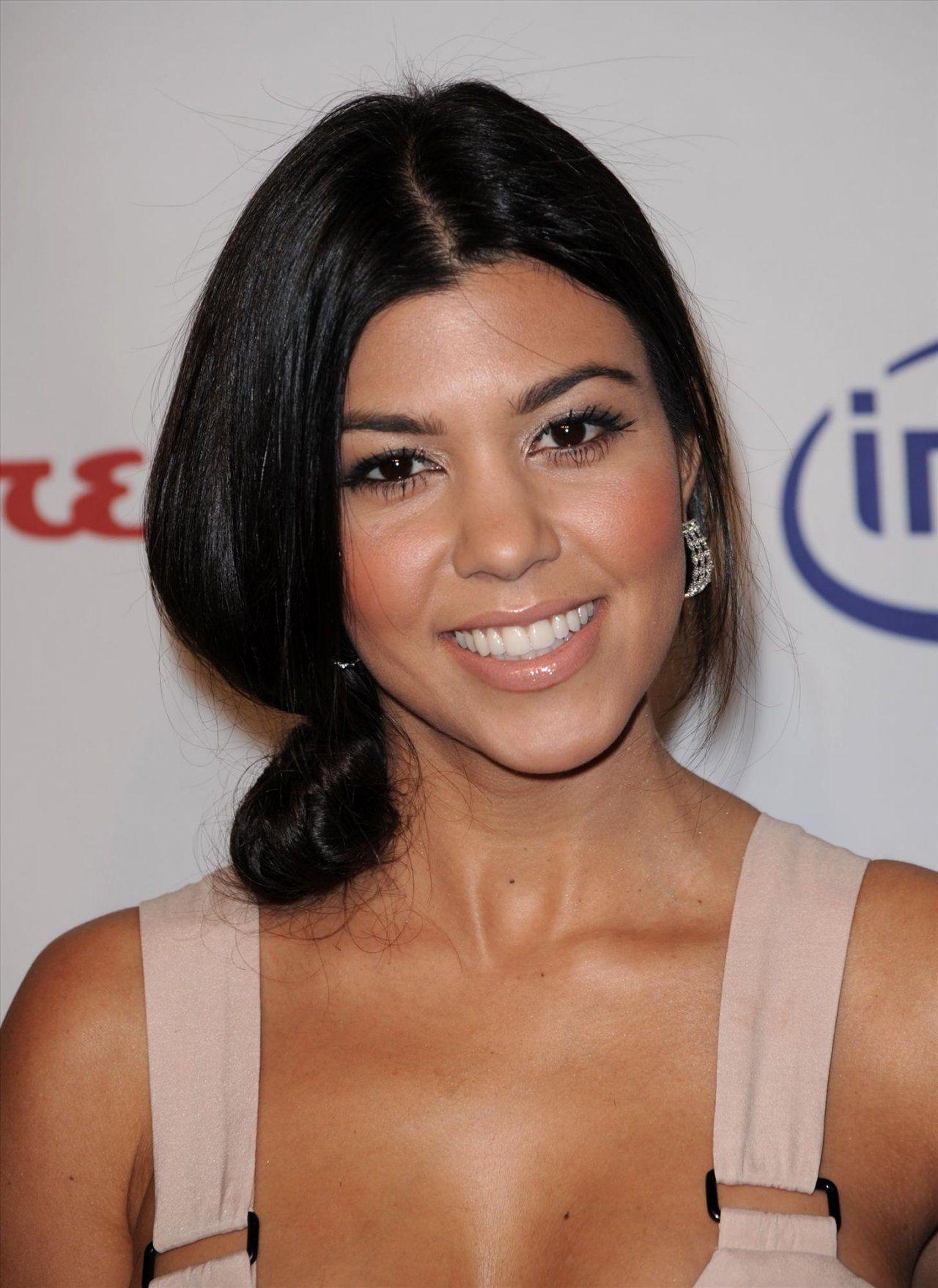 1280x1757 Kourtney Kardashian wallpaper. Beautiful Kourtney