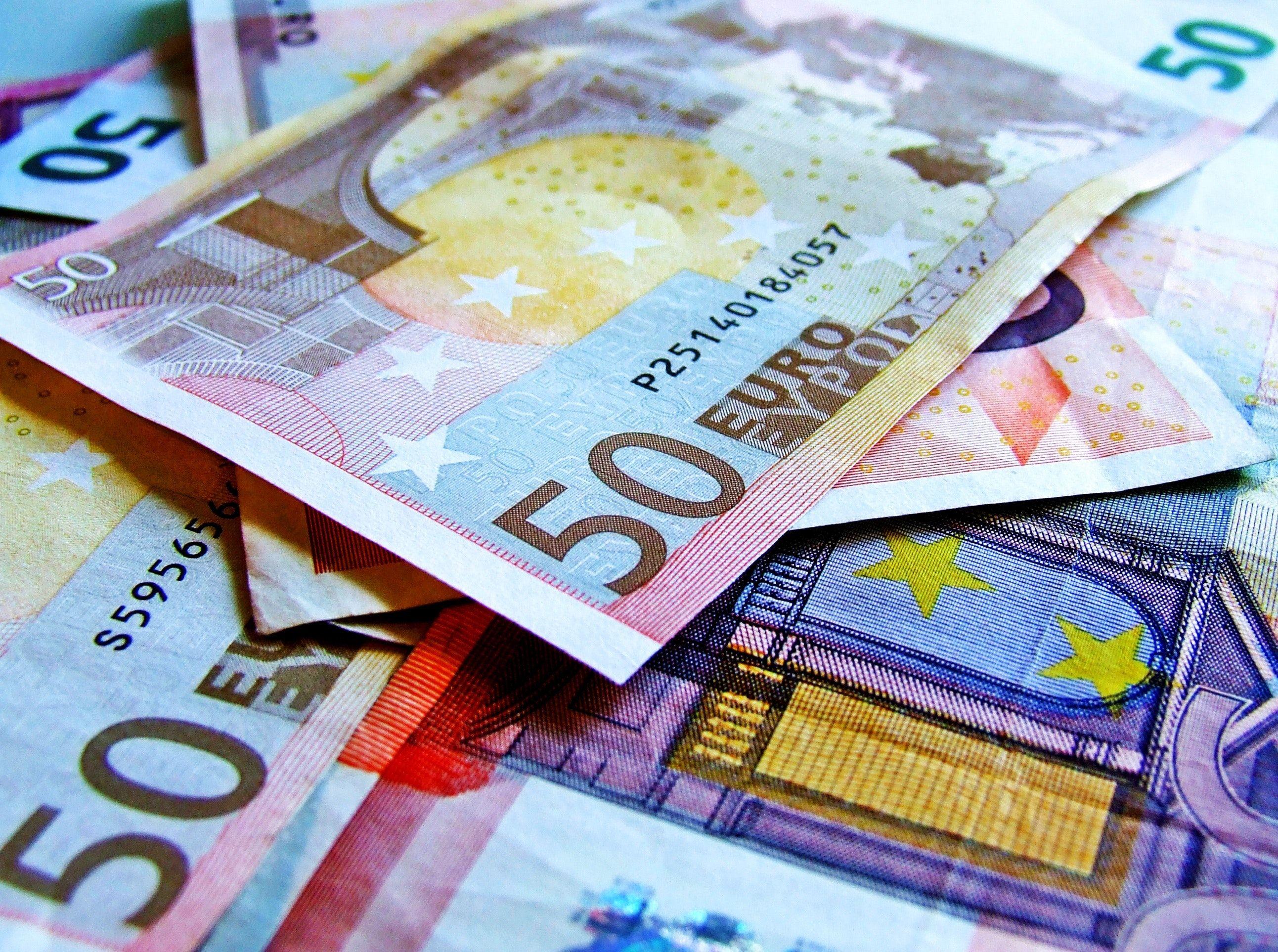 2585x1926 Pile of 50 Euro Banknotes · Free