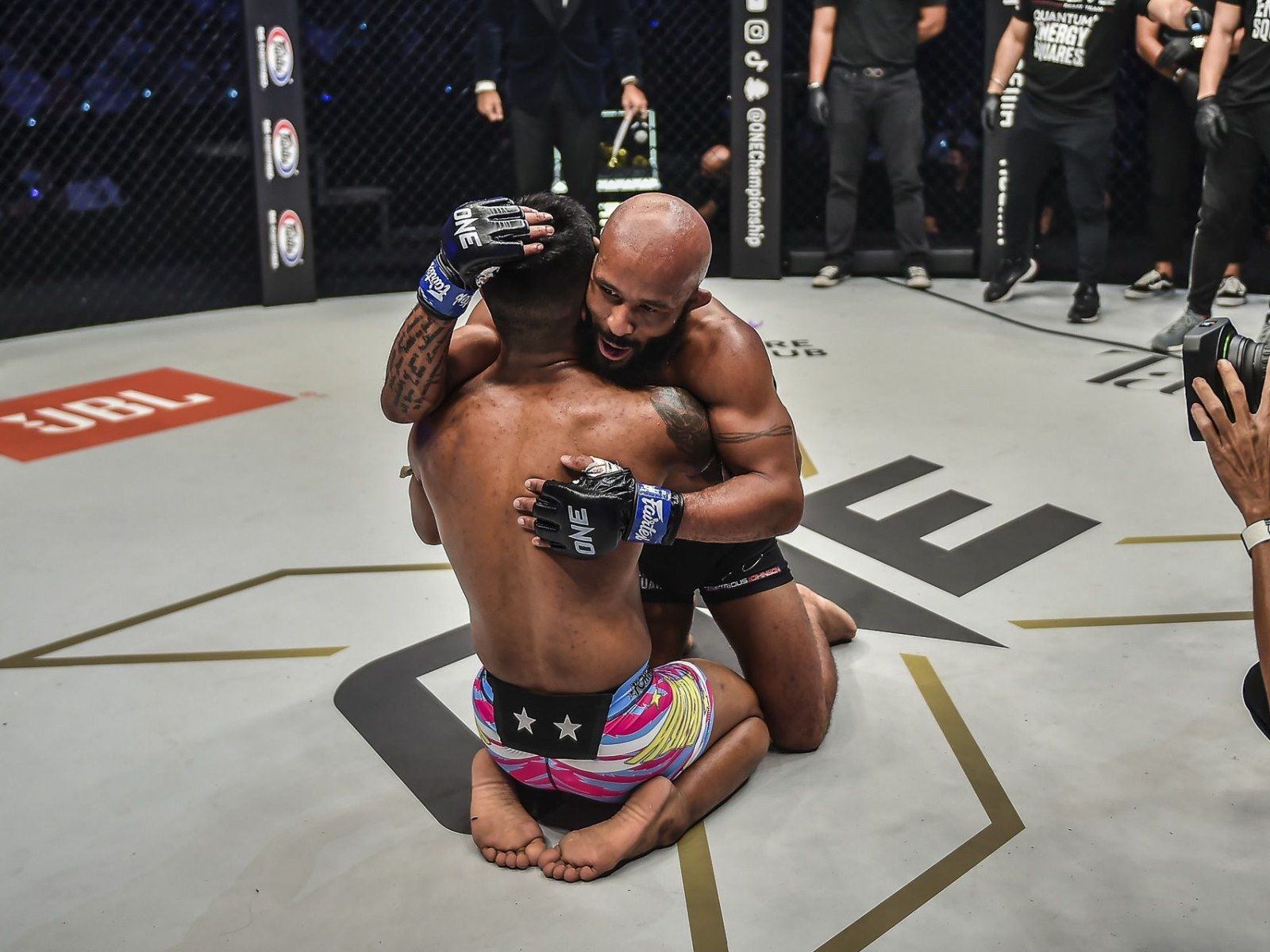 1600x1200 Demetrious Johnson Survives ONE X Hybrid Showdown, Beats Rodtang Jitmuangnon