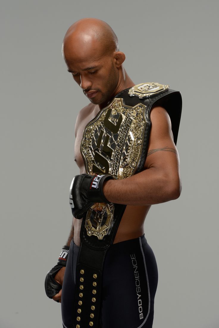736x1102 Demetrious Johnson: The Humble King