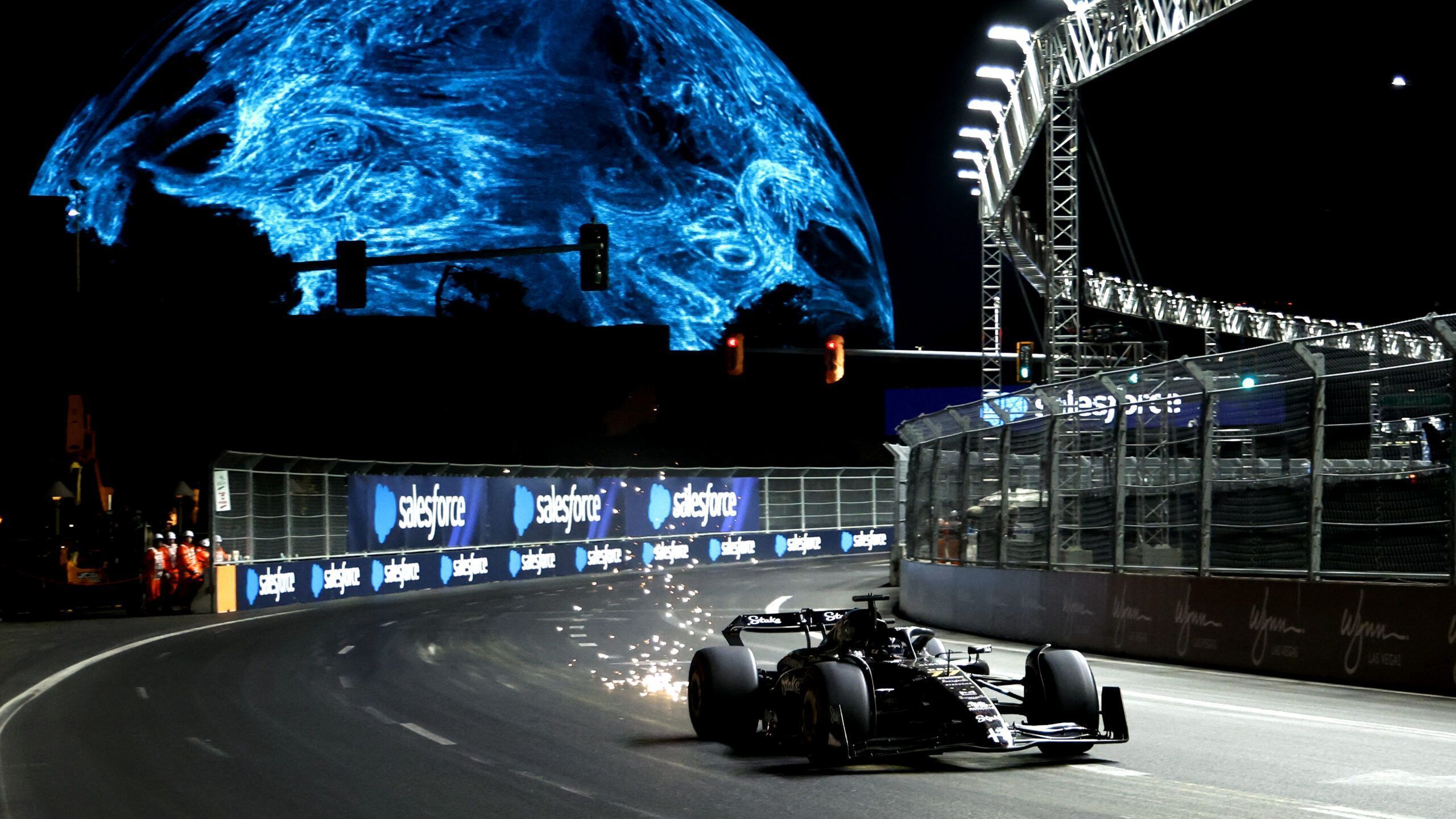 2560x1440 F1 Las Vegas Grand Prix Moves Ahead After Opening Night Debacle