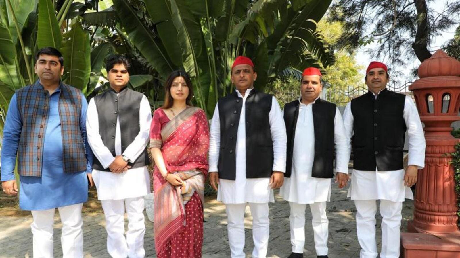 1600x900 UP polls: Yadav family presents united face in Saifai