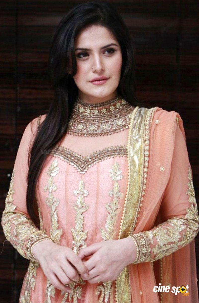 800x1218 Computer Wallpaper, Desktop Background Zarine Khan, 148.59 KB