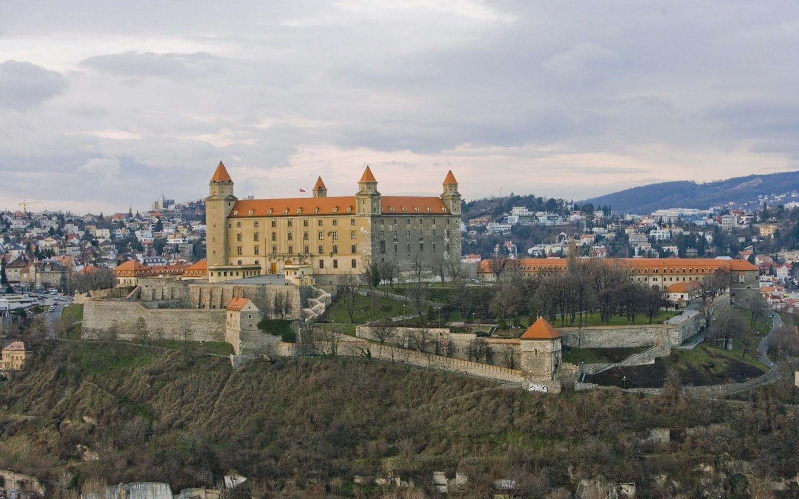 1600x1000 Bratislava Wallpaper