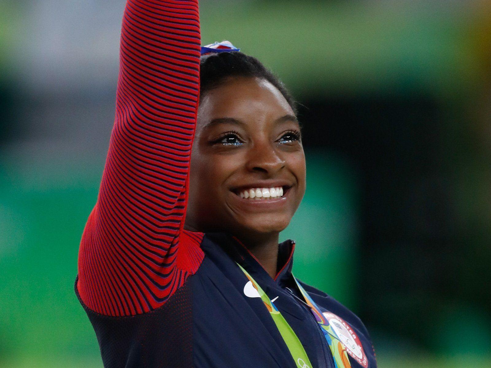 1600x1200 Kidney Stone Didn't Stop Simone Biles From Dominating At The World