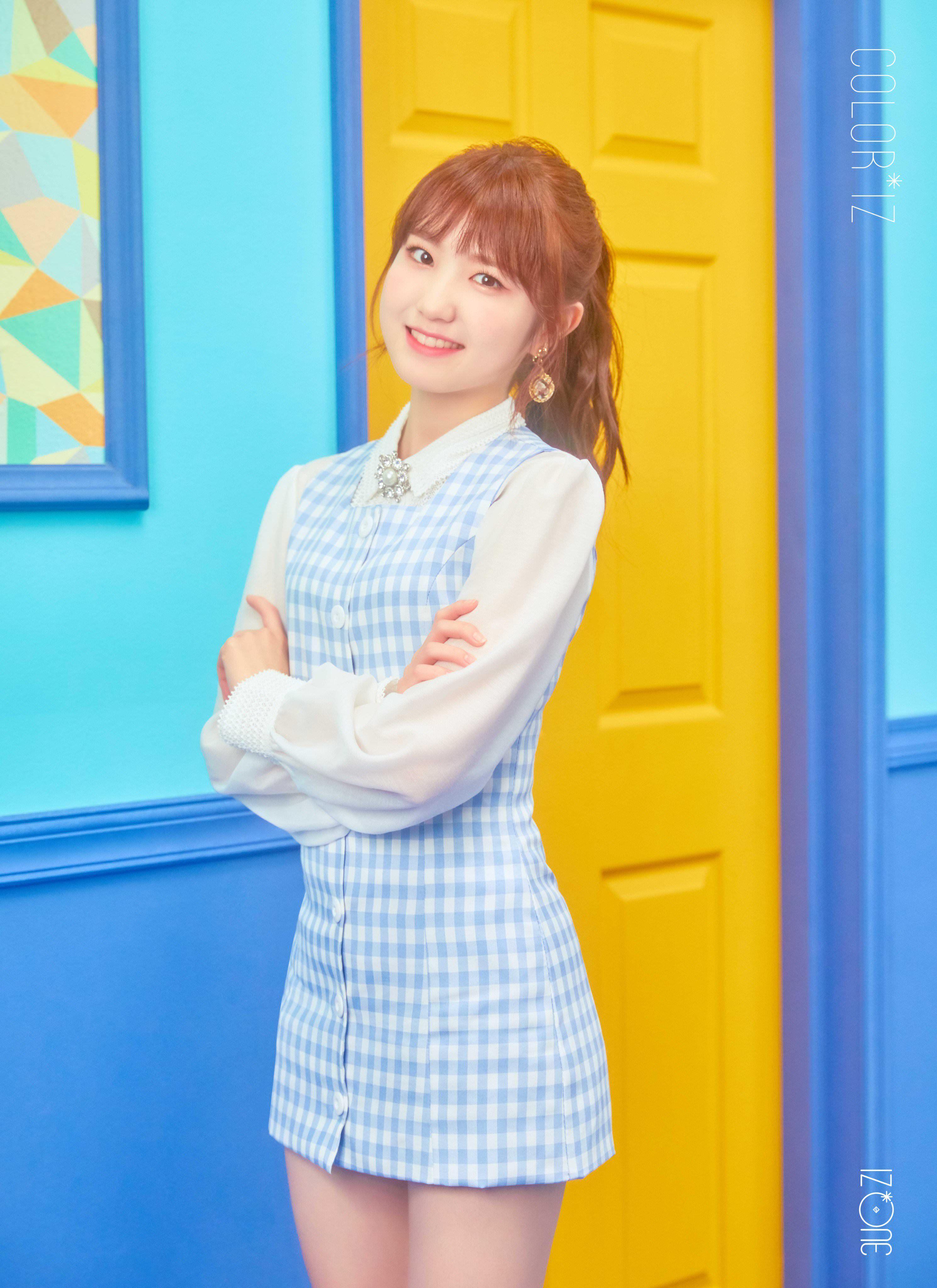2978x4096 Honda Hitomi Wallpaper yellow door