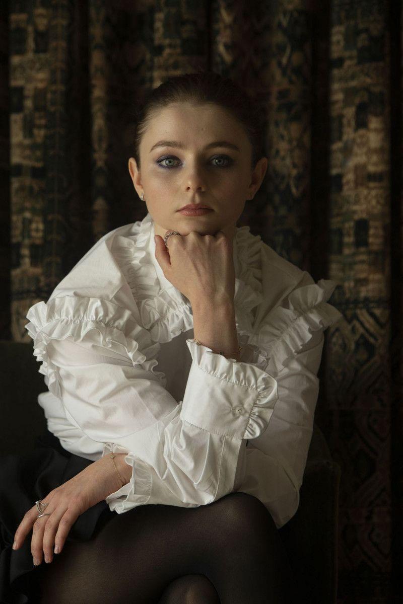 800x1200 Thomasin McKenzie wallpaper