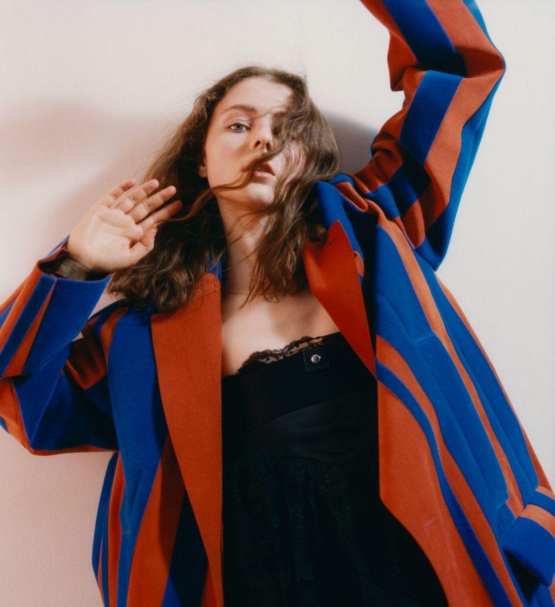 1096x1200 Thomasin McKenzie wallpaper