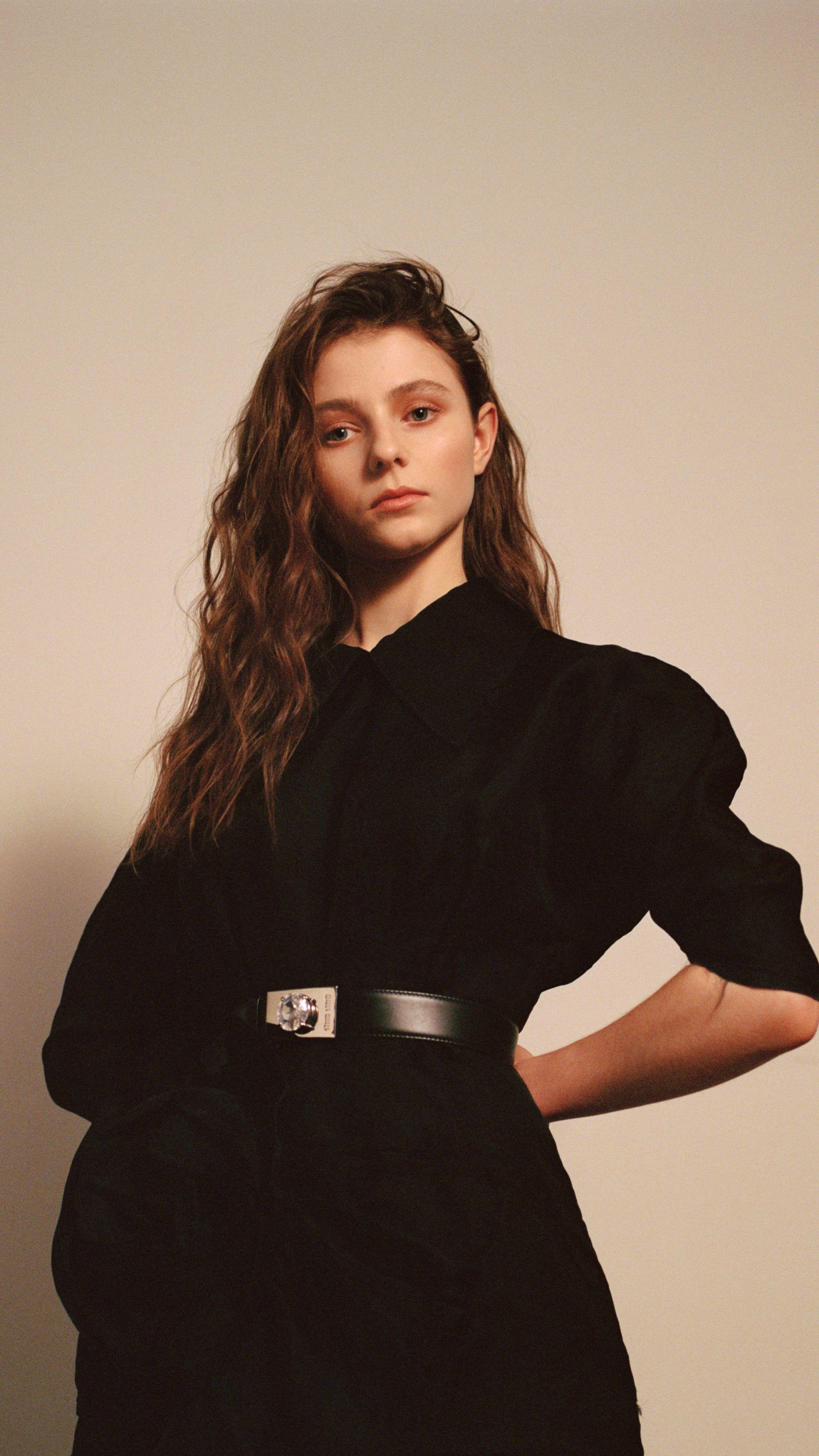 2160x3840 Thomasin McKenzie Keith Oshiro Photohoot Sony Xperia X