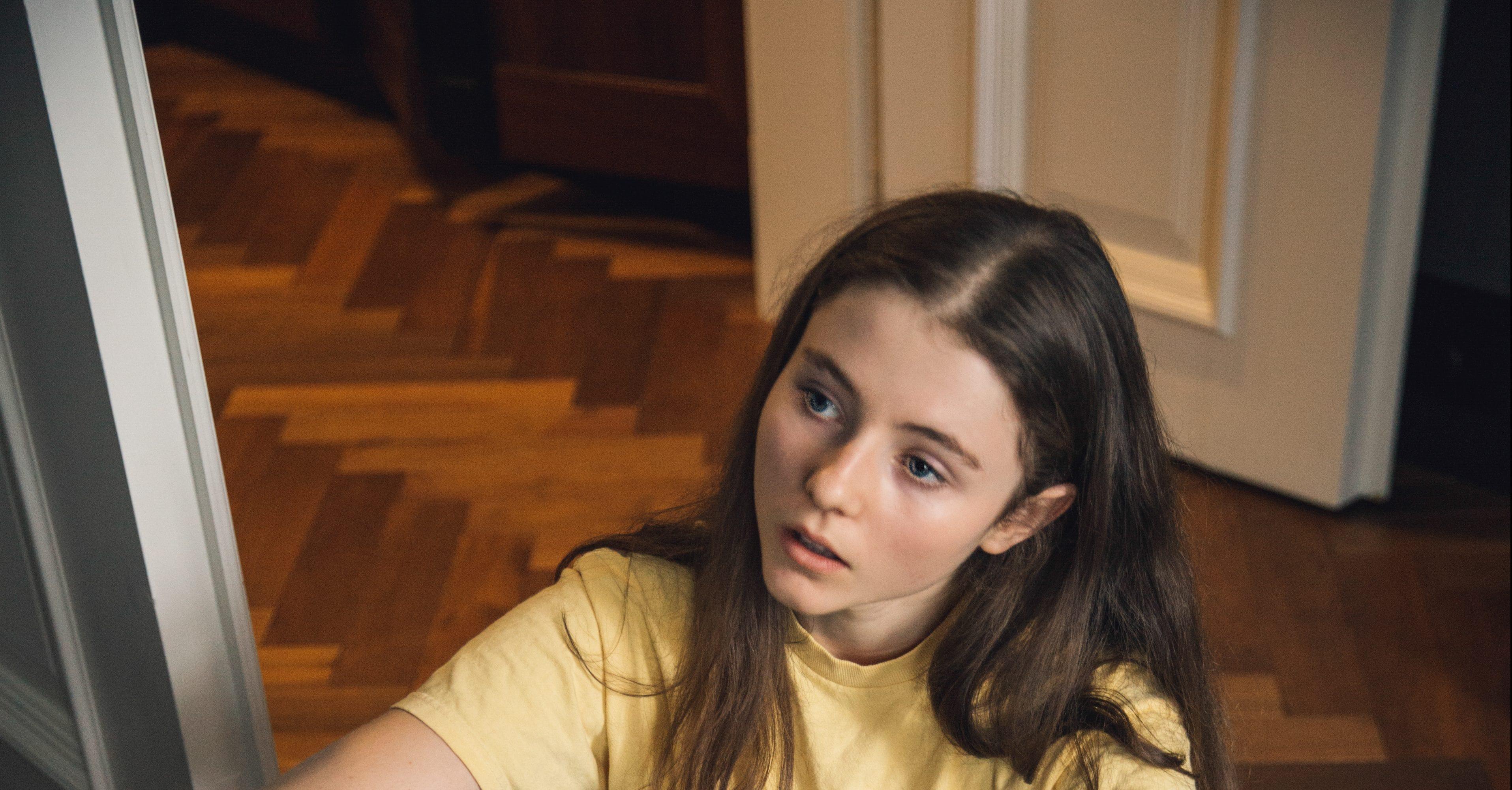 3830x2001 Thomasin McKenzie (5)