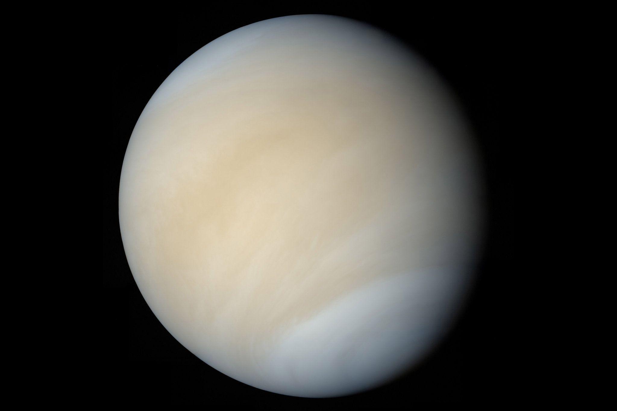 2048x1365 Volcanoes on Venus Might Still Be Smoking