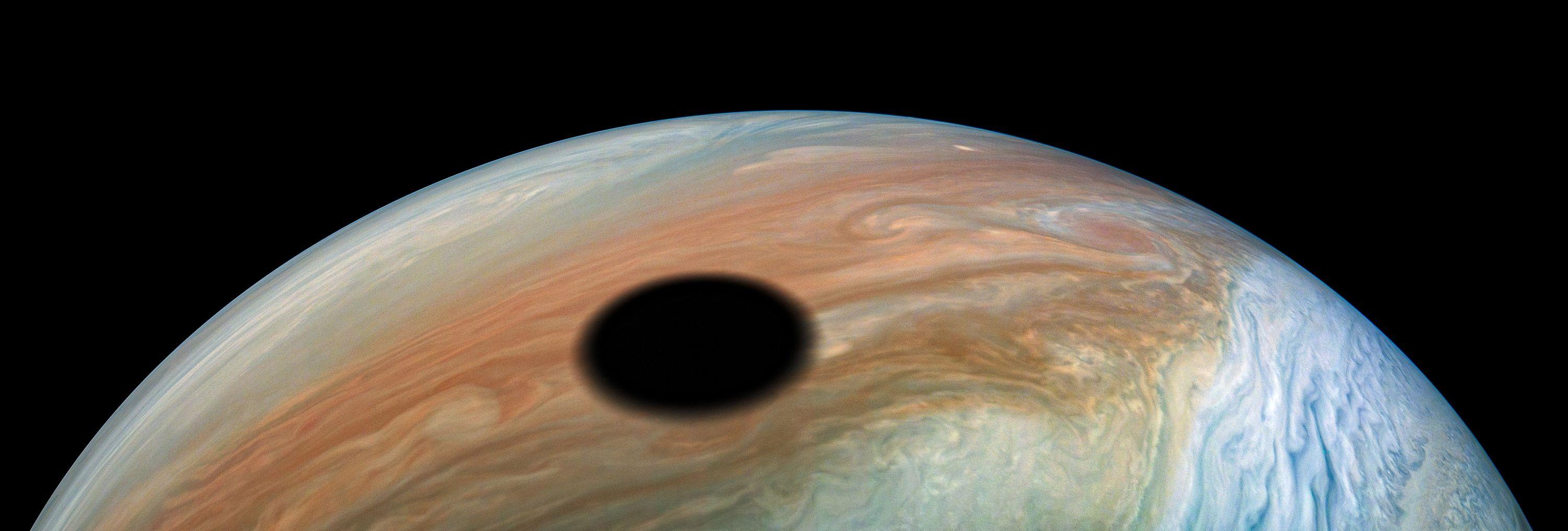 3000x1015 NASA has captured stunning image of Jupiter pictured with a giant