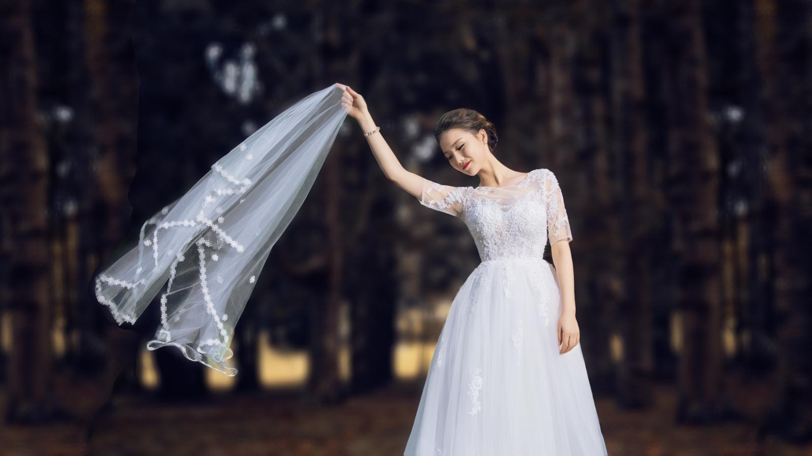 1600x900 Bride in wedding dress wallpaper 1600x900 desktop background