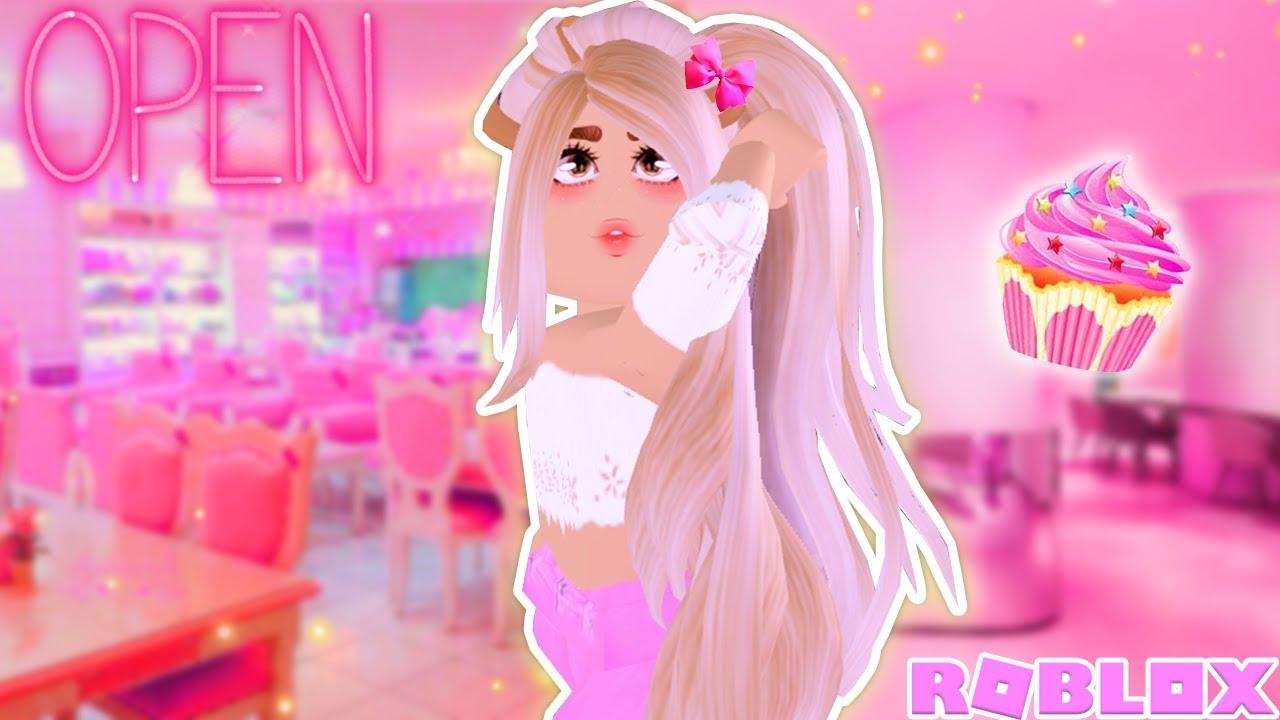 Aesthetic Cute Roblox Girl Background