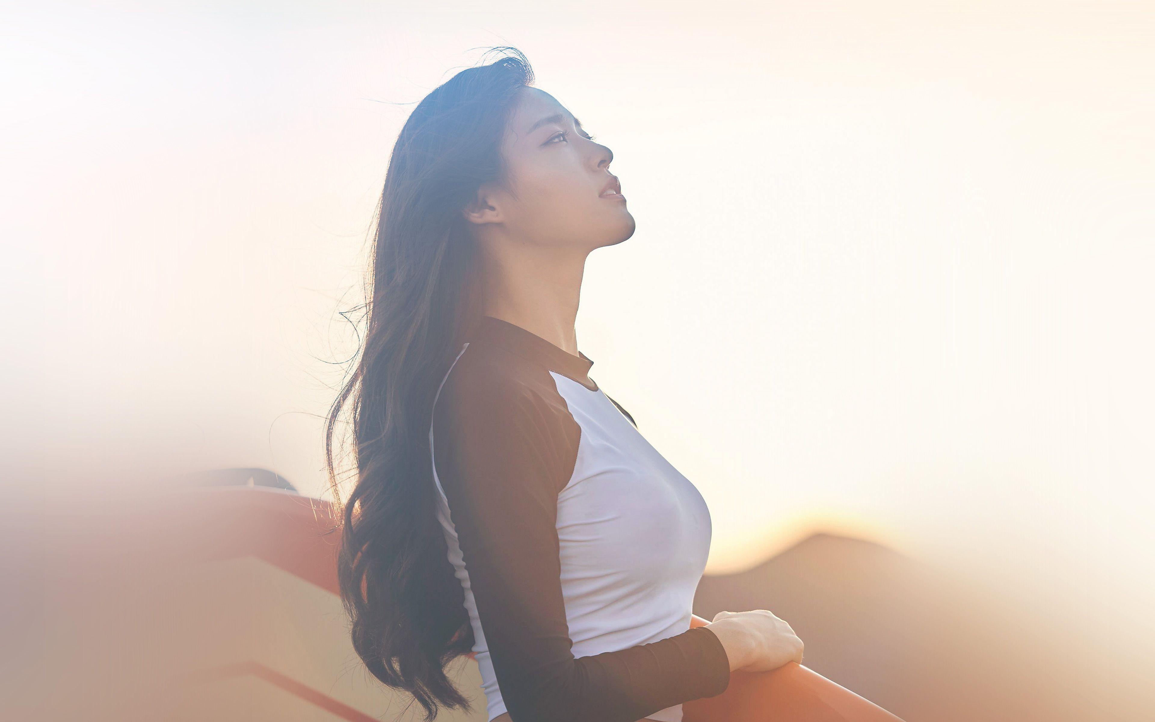 3840x2400 Seolhyun Kpop Surf Sea Flare Wallpaper