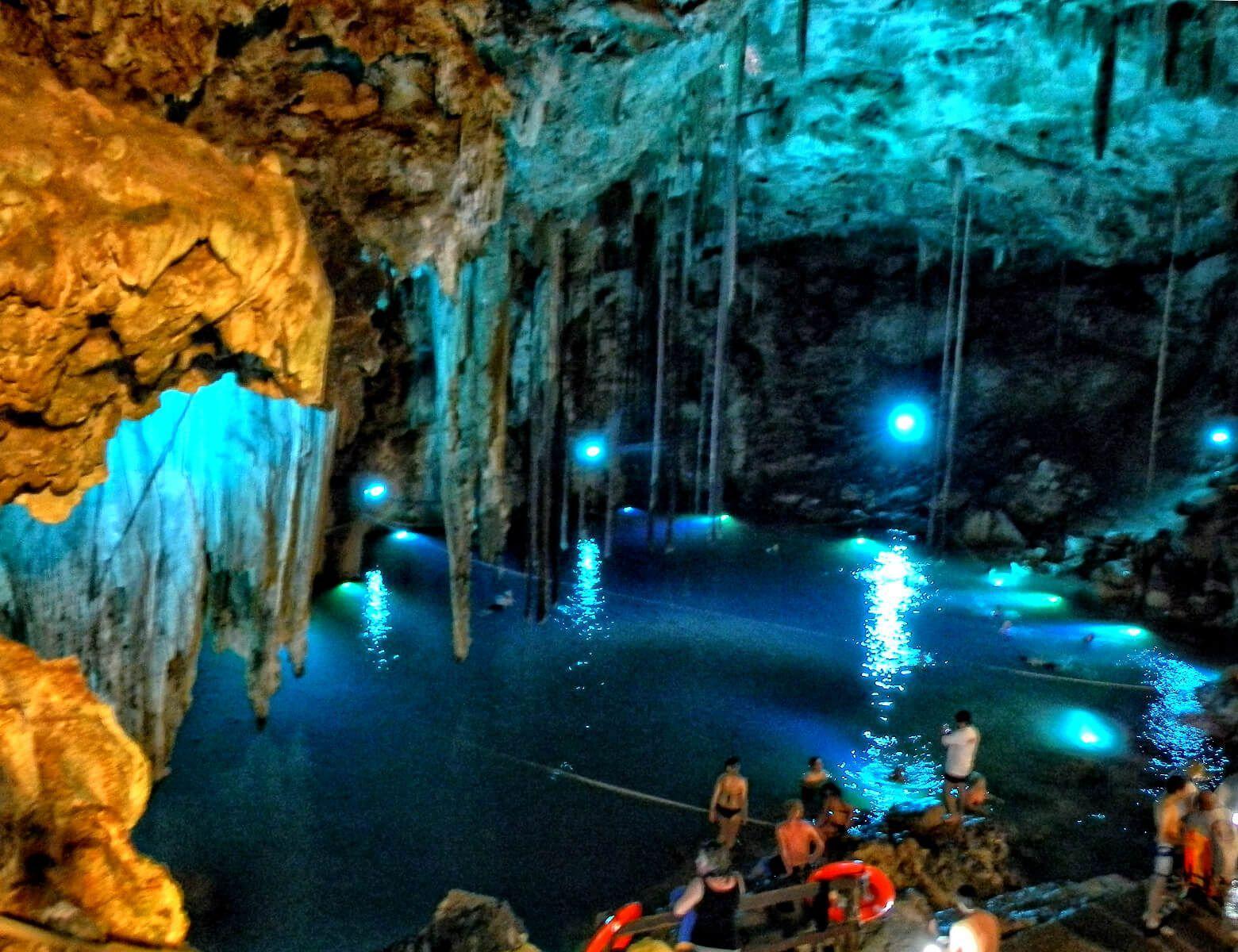 1560x1200 Beautiful Cenote Dzitnup Wallpaper