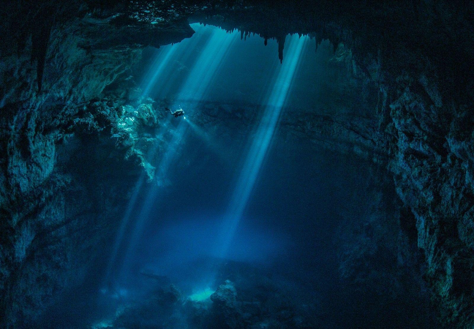 1600x1112 water, blue, landscapes, nature, diver, Mexico, underwater, cenote