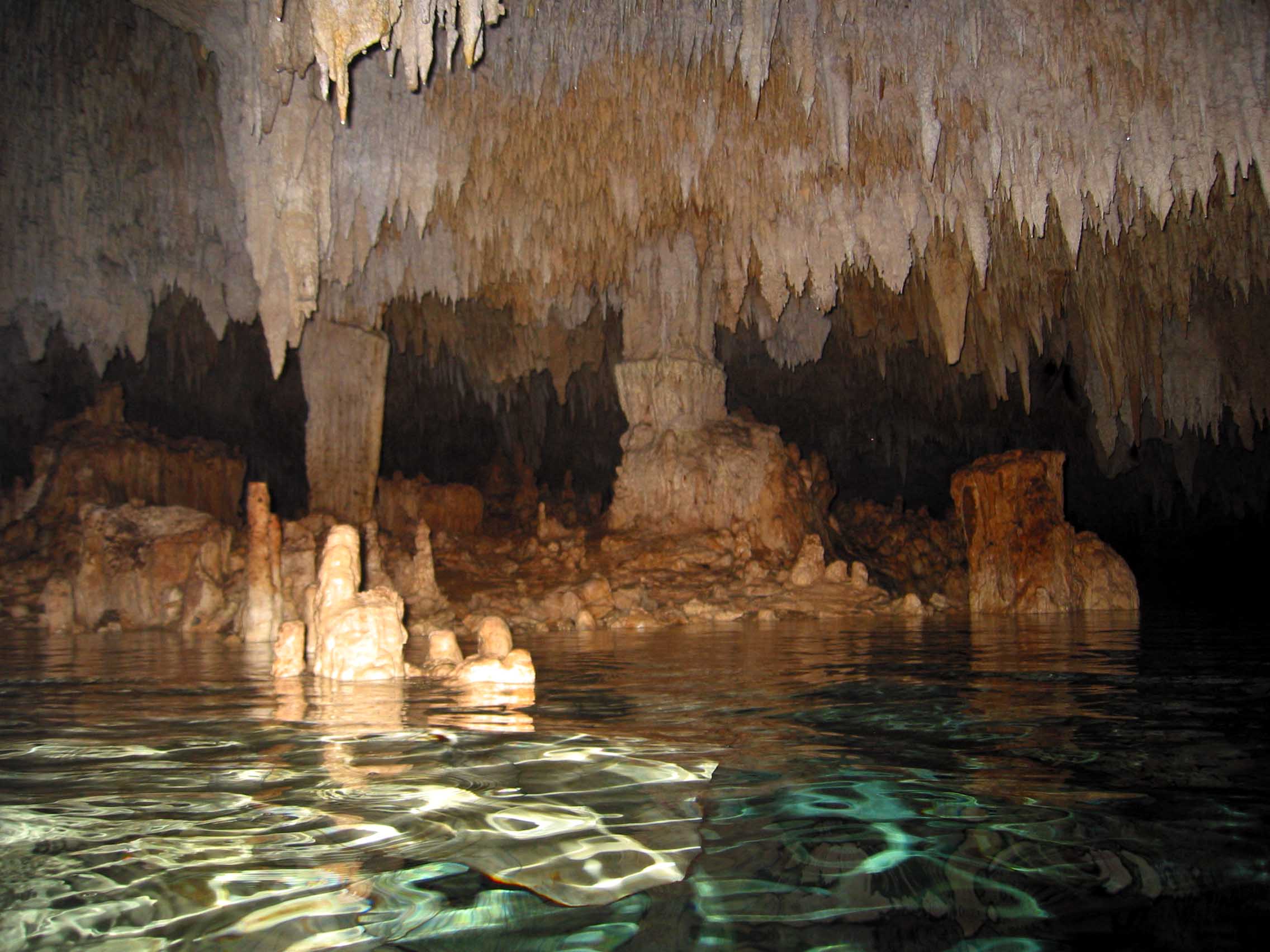 2272x1704 Swimming in a Cave: The Cenotes Near Casa Om