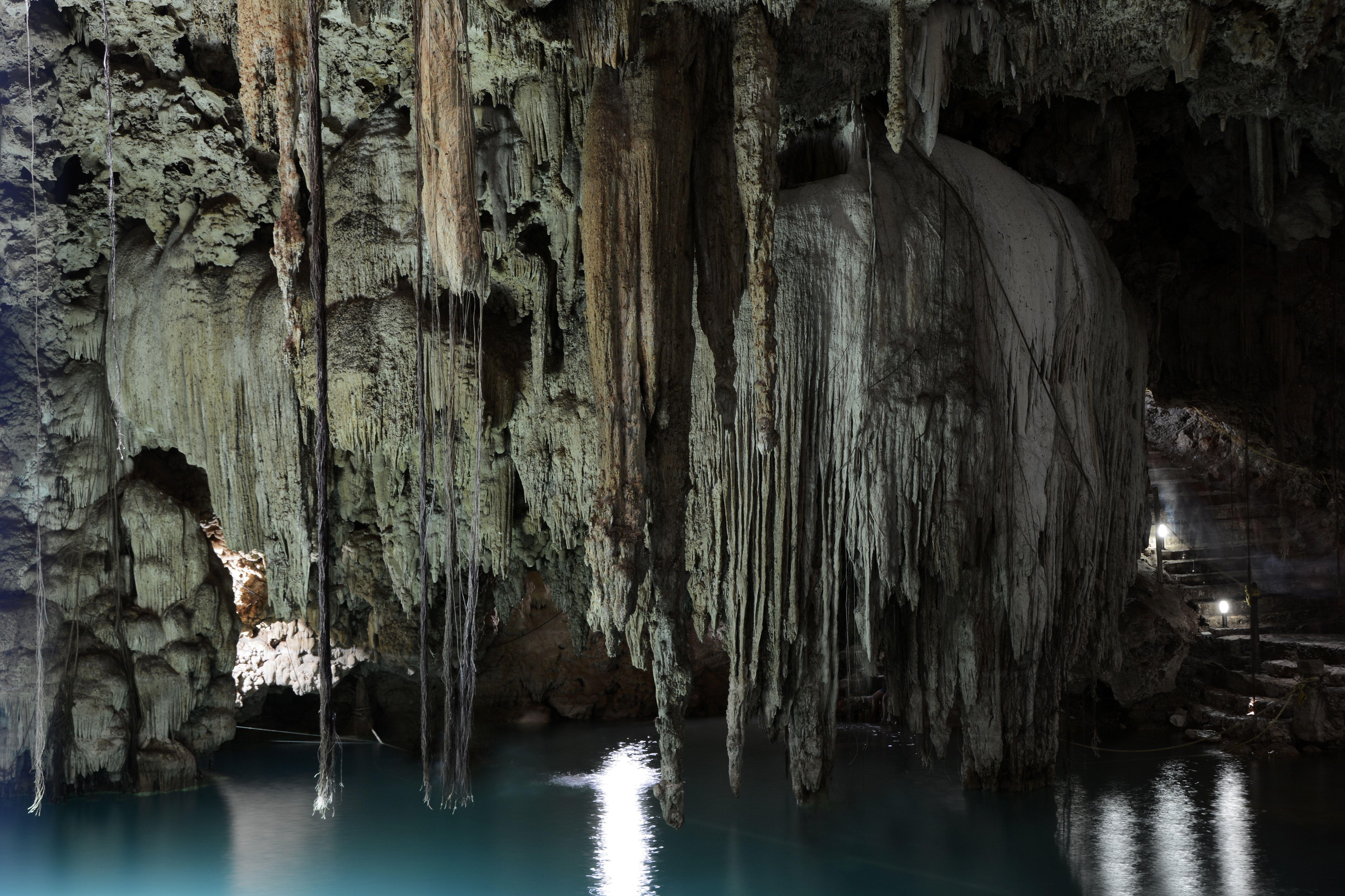 6000x4000 Free of cave, cenote, central america