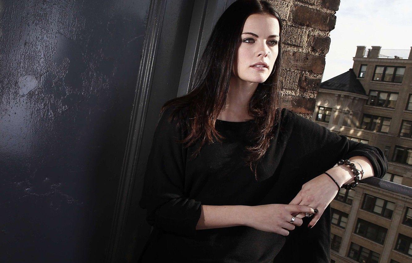 1332x850 Wallpaper model, view, actress, brunette, window, hairstyle, hair