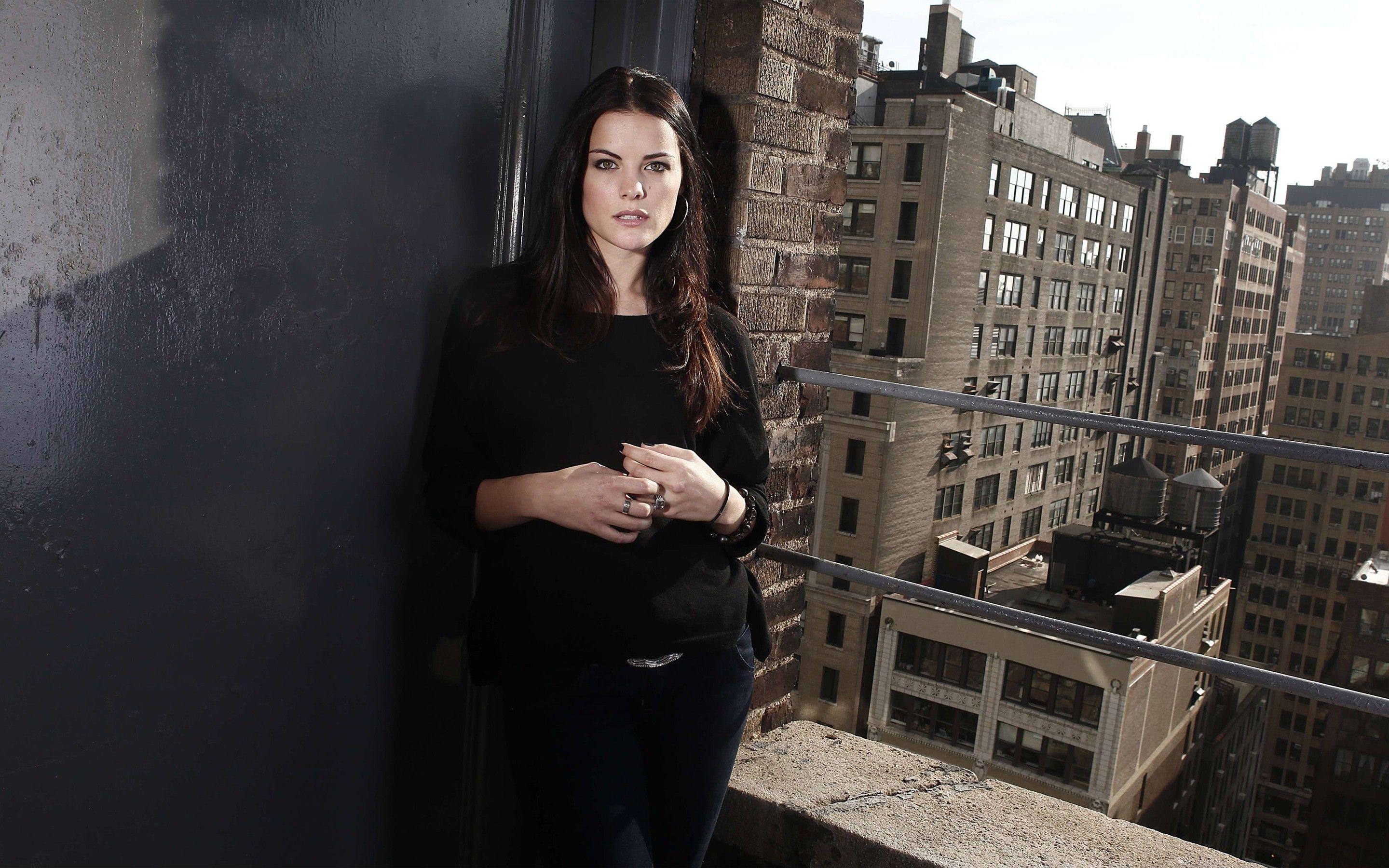2880x1800 Jaimie Alexander Actress Wallpaper