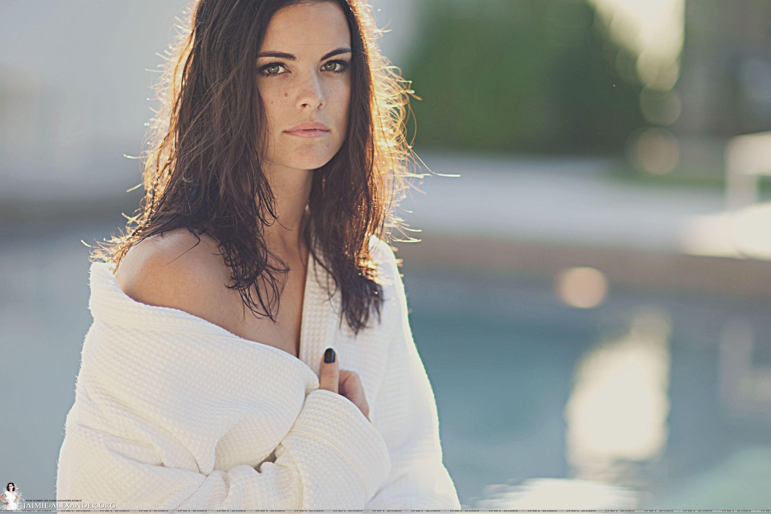 2560x1707 women, eyes, actress, lips, swimming pools, faces, Jaimie