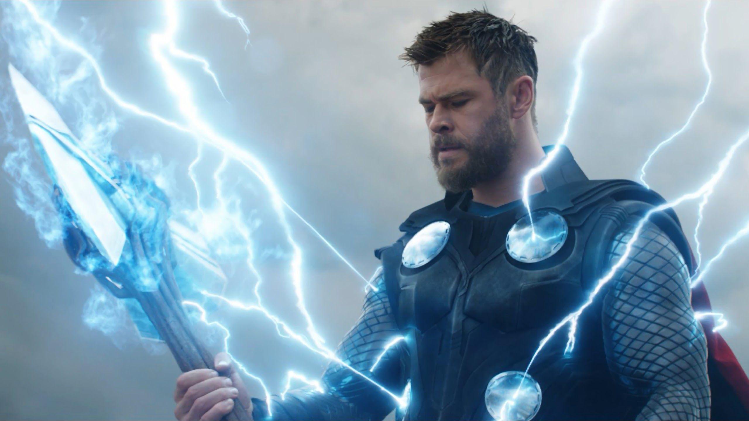 2560x1440 Avengers: Endgame Thor Stormbreaker Hammer 4K Wallpaper