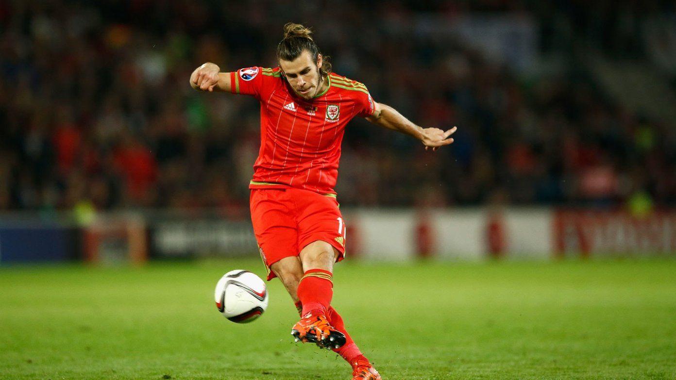 1392x783 Download Wallpaper Soccer Players, HD Background Download
