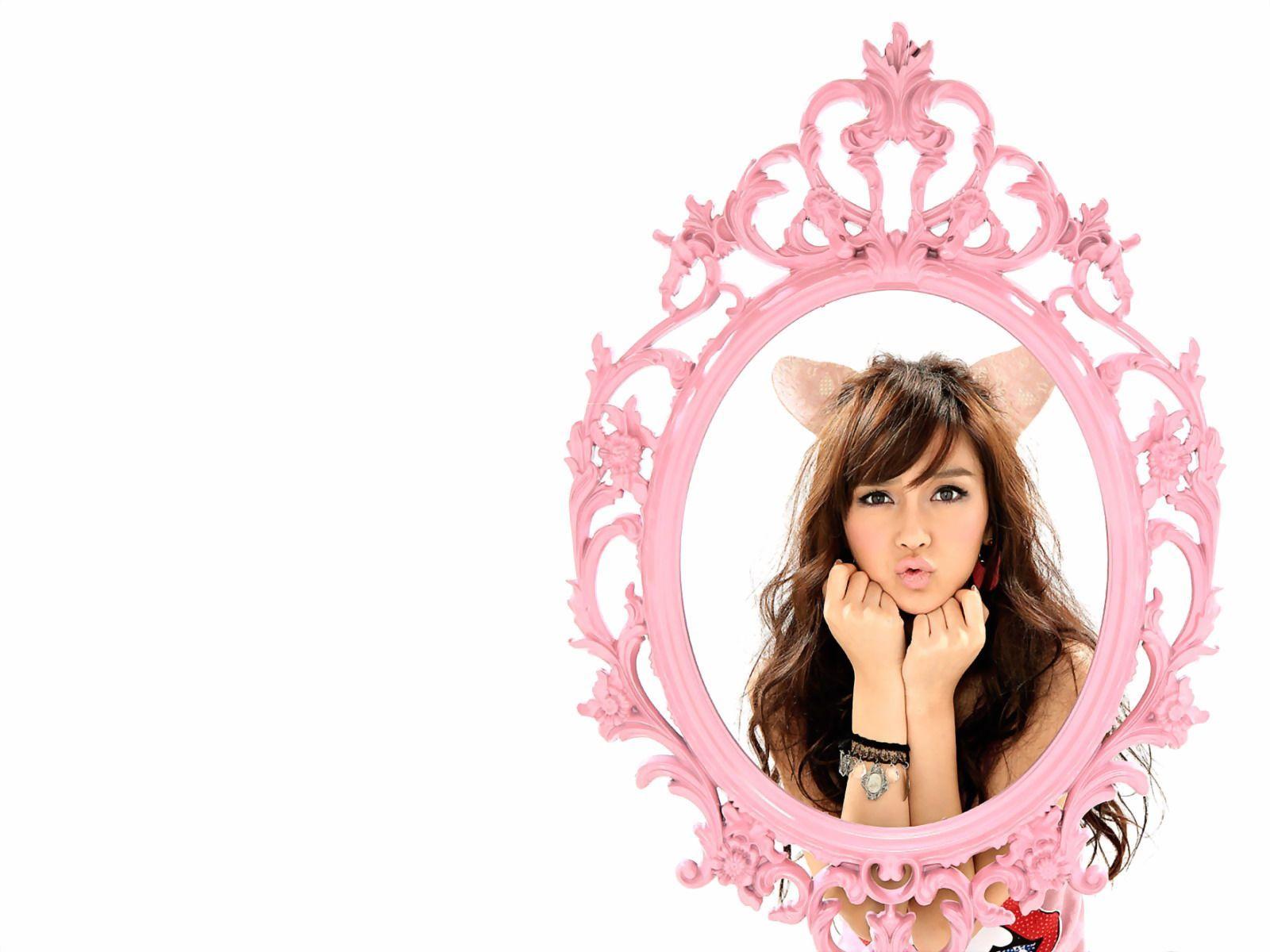 1600x1200 Angela Baby HD Wallpaper