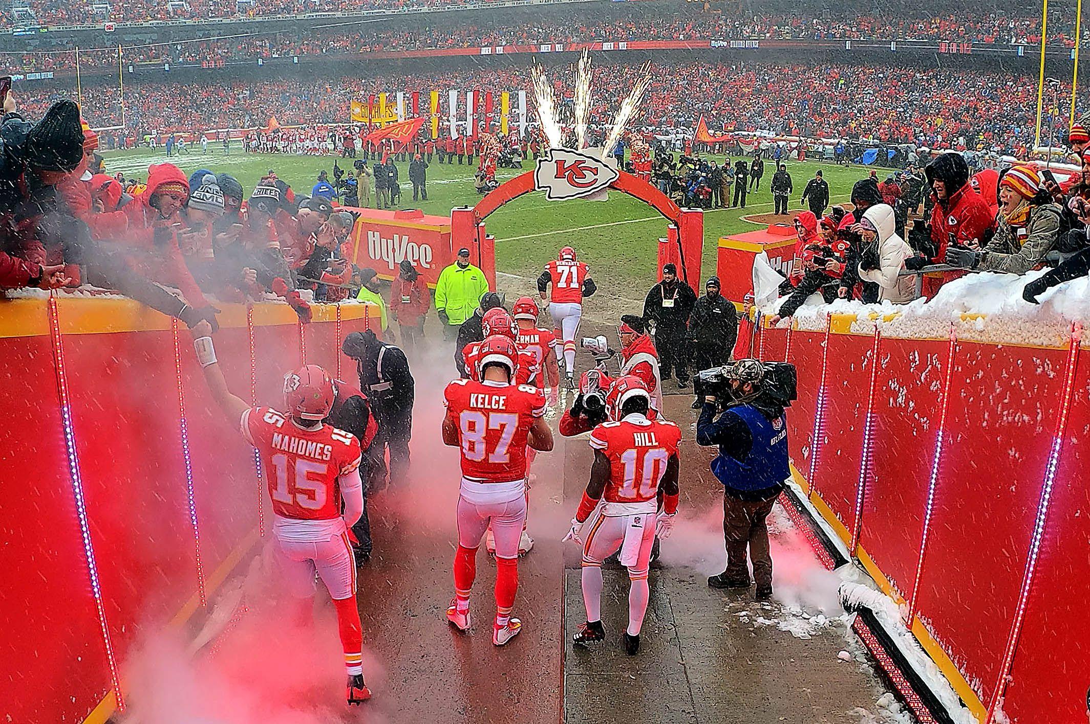 2129x1416 Can the Patriots limit Tyreek Hill and Travis Kelce?