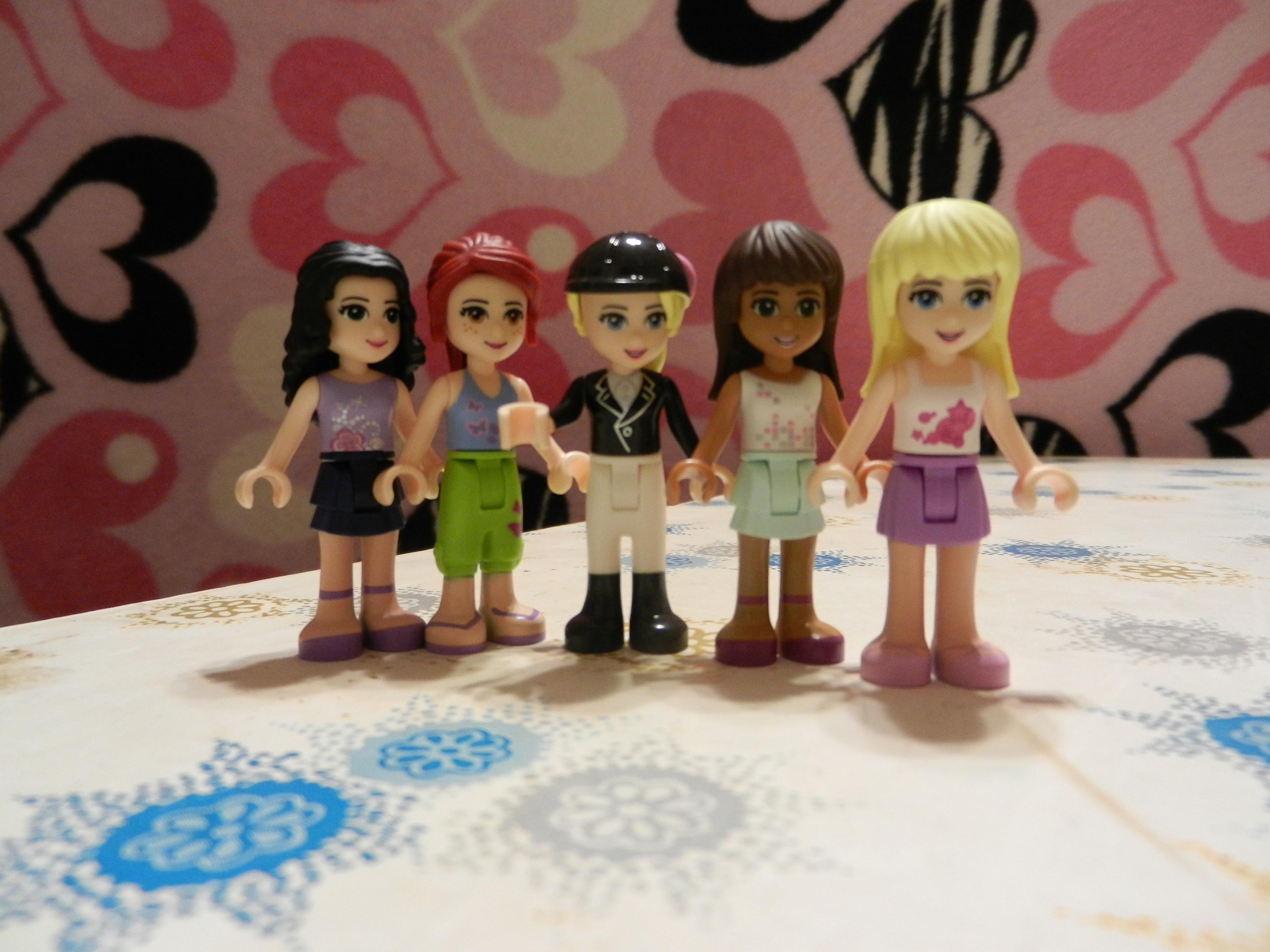 4000x3000 LEGO Friends Wallpaper