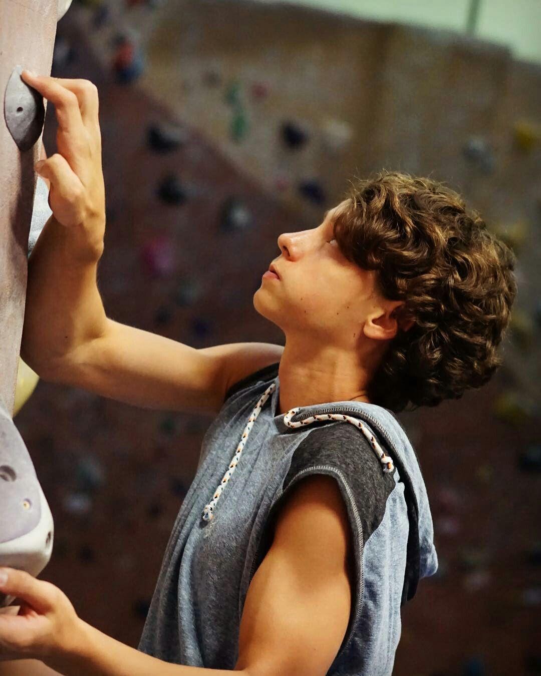 Wyatt Oleff Wallpapers - Top Free Wyatt Oleff Backgrounds - WallpaperAccess