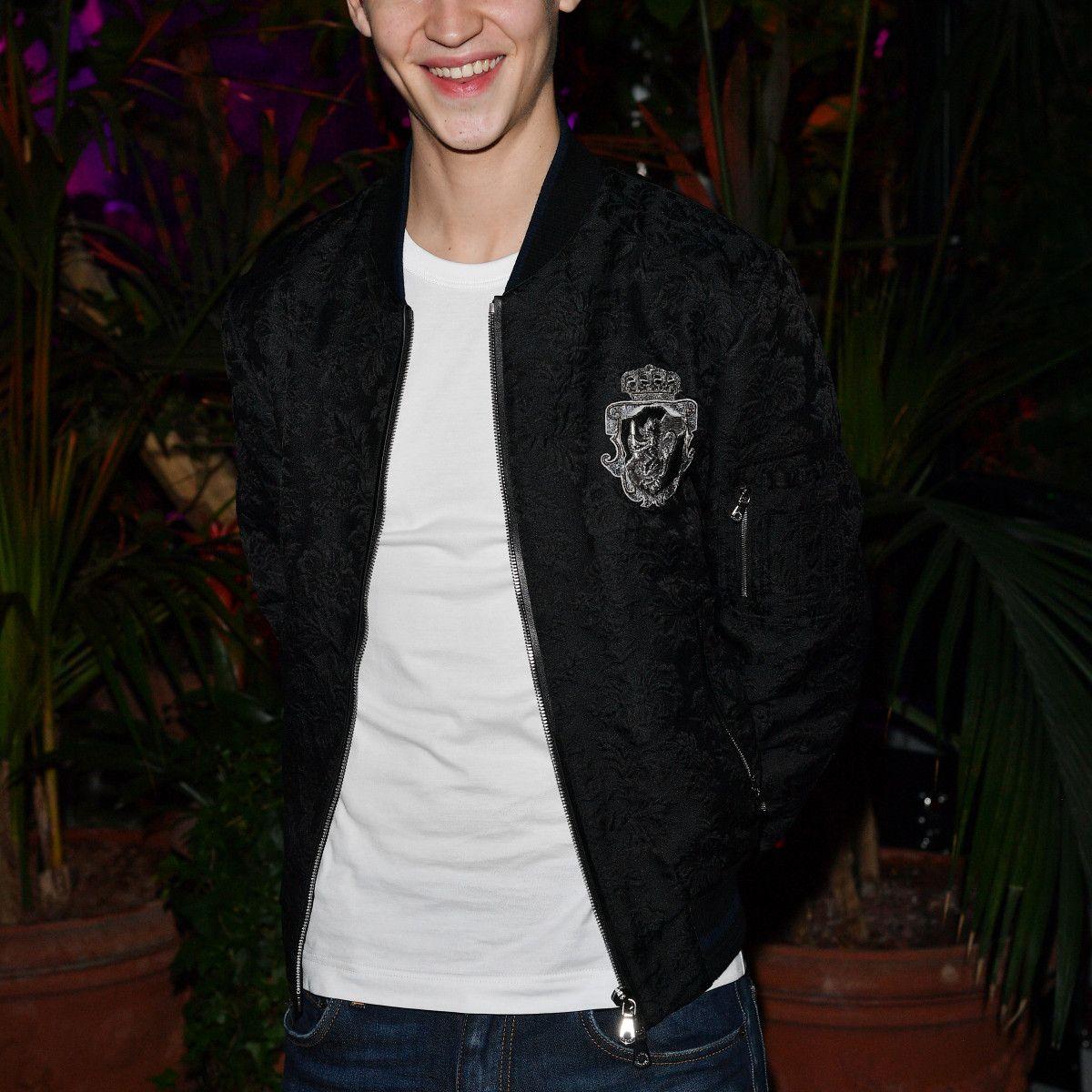 1200x1200 After' Star Hero Fiennes Tiffin: Girlfriend, Age, Height, More